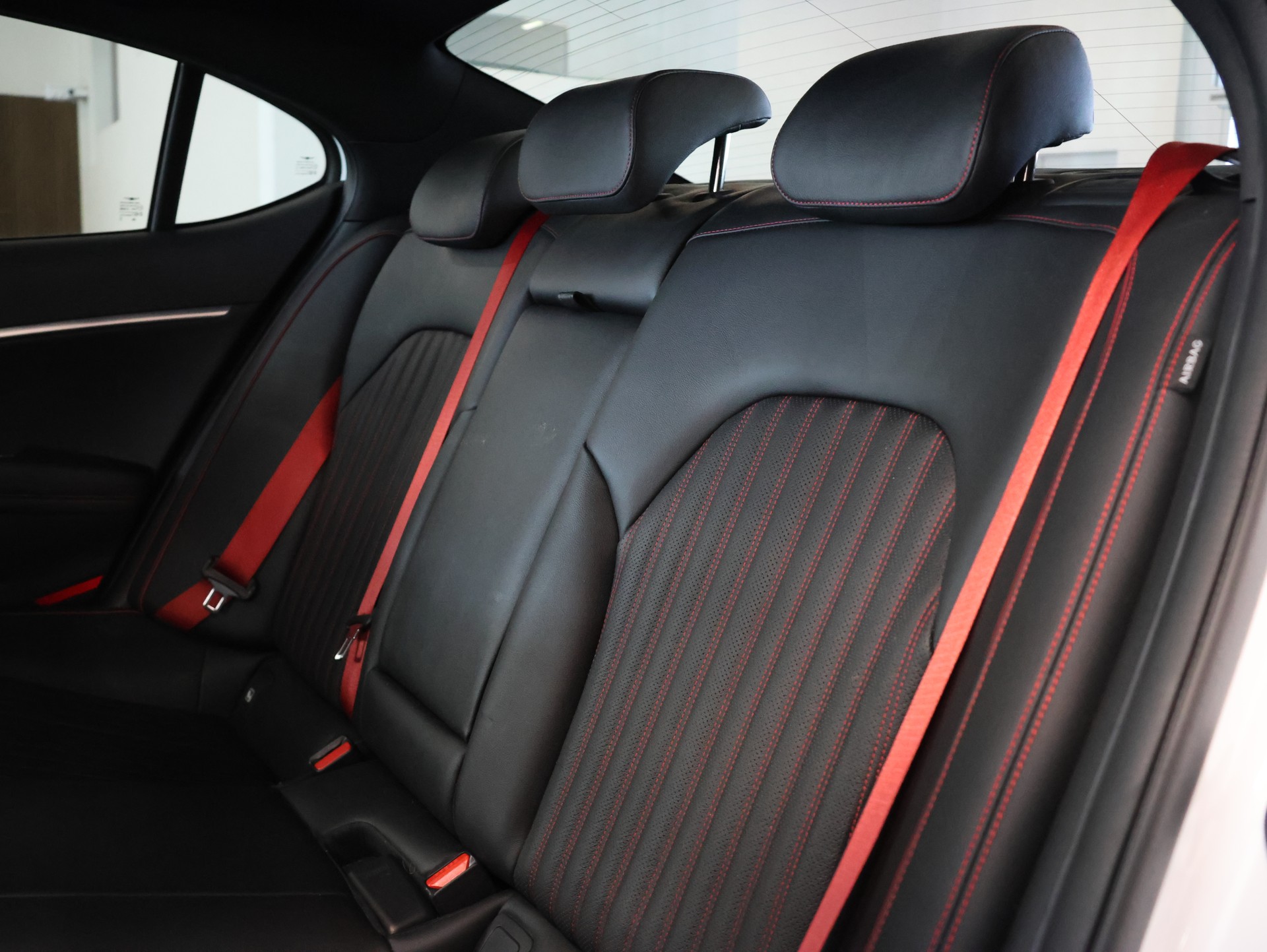 GENESIS G70 2.0 TGDI Sport AT8 AWD *Panorama* *360 Kamera*-image-32