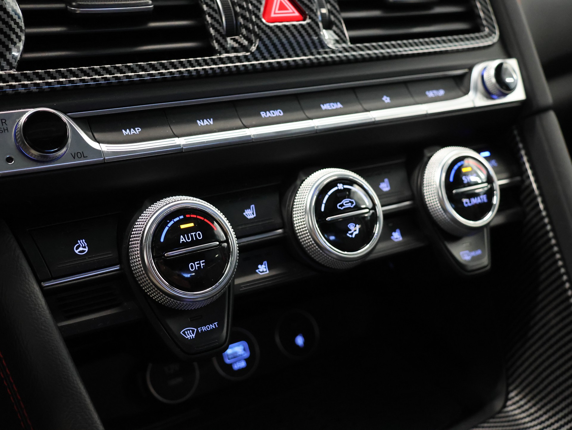 GENESIS G70 2.0 TGDI Sport AT8 AWD *Panorama* *360 Kamera*-image-25