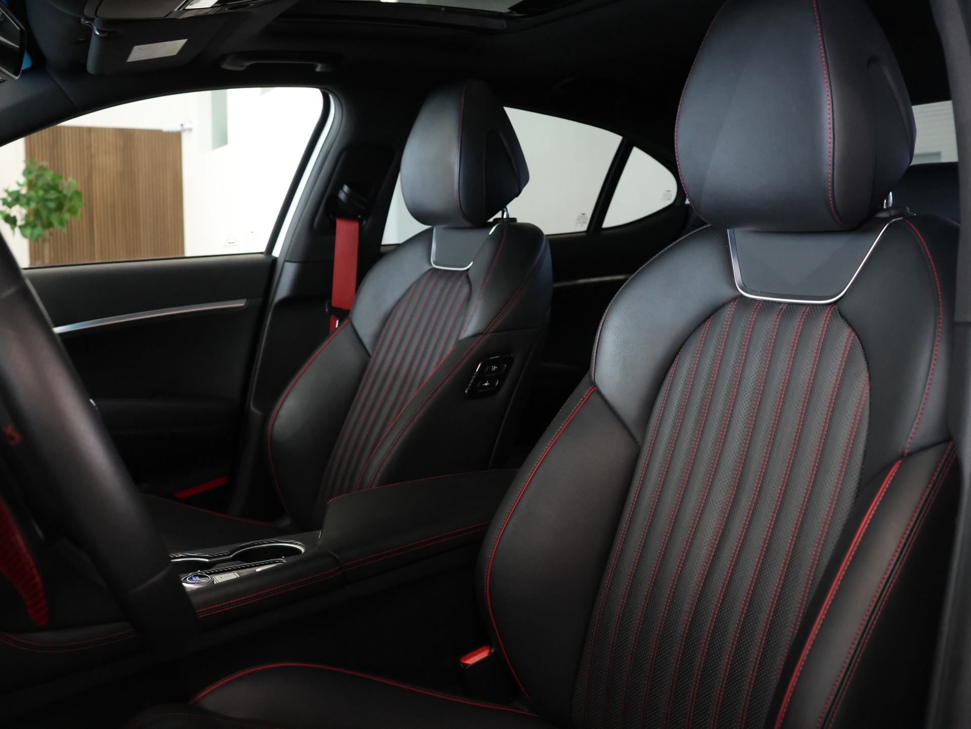 GENESIS G70 2.0 TGDI Sport AT8 AWD *Panorama* *360 Kamera*-image-15