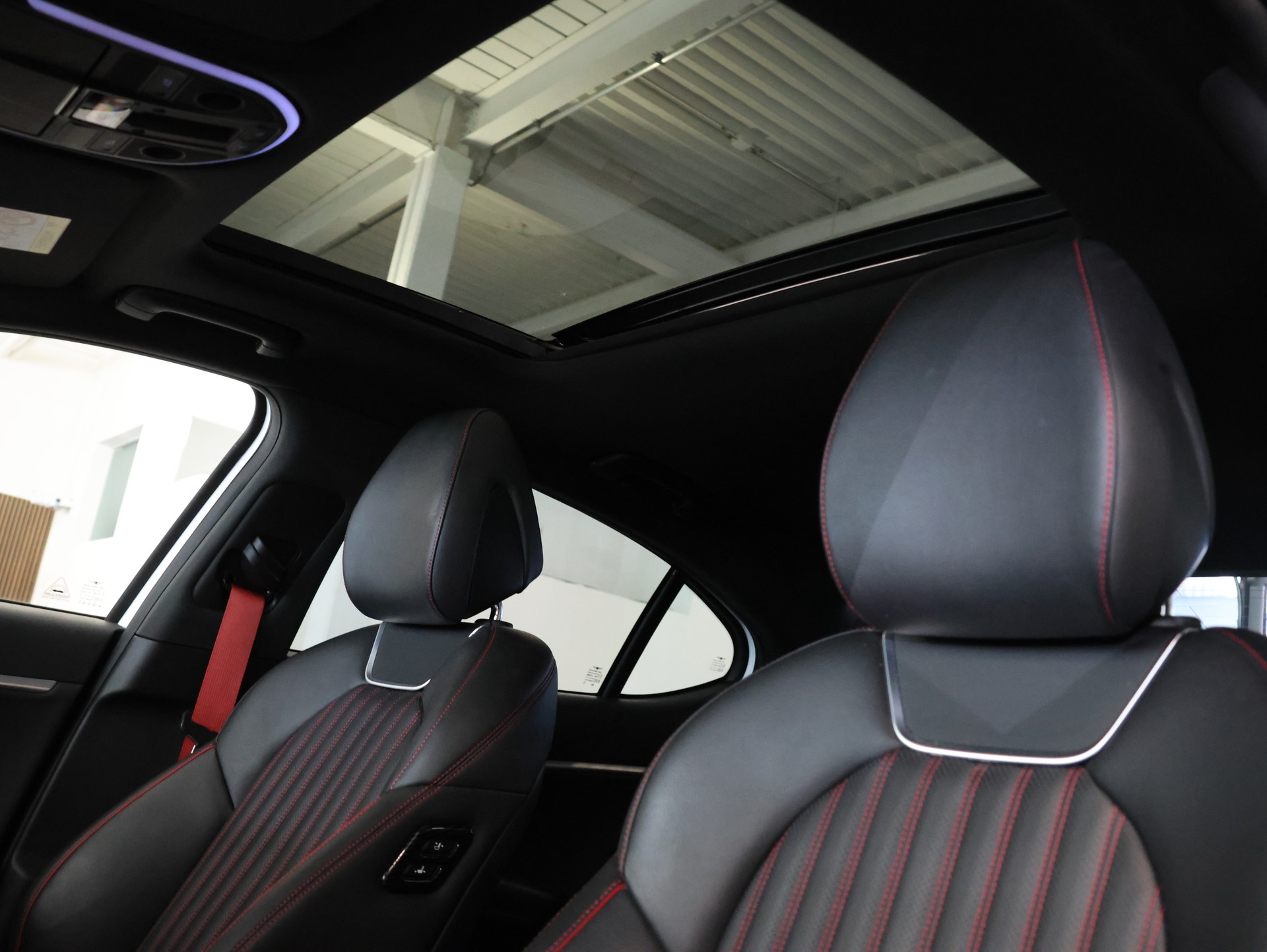 GENESIS G70 2.0 TGDI Sport AT8 AWD *Panorama* *360 Kamera*-image-16