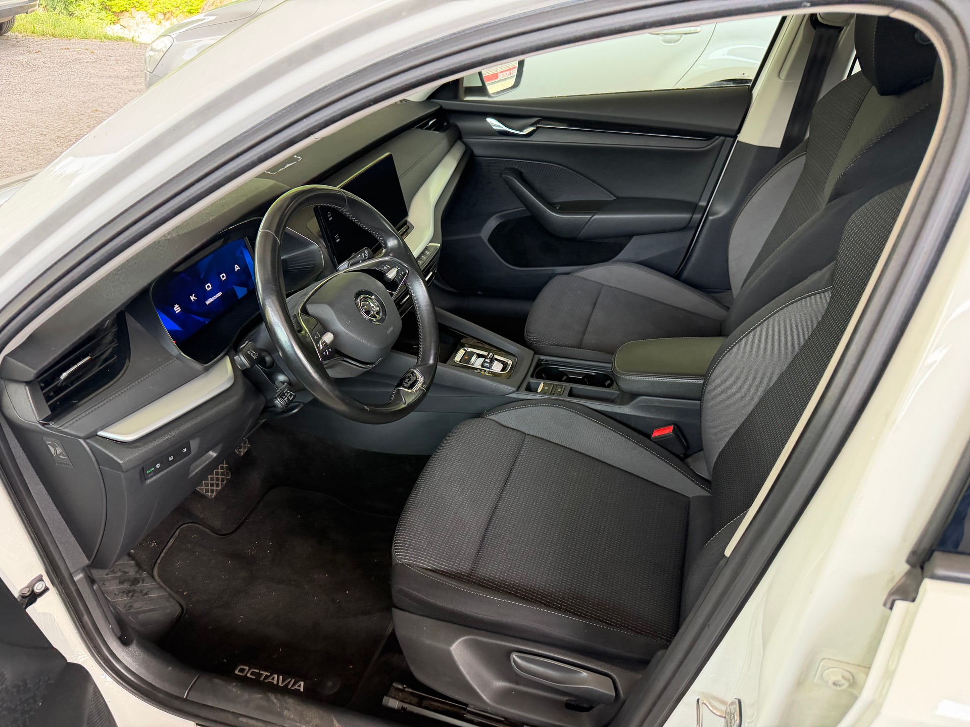 SKODA Octavia Combi 2.0 TDI DSG Ambition 4x4-image-5