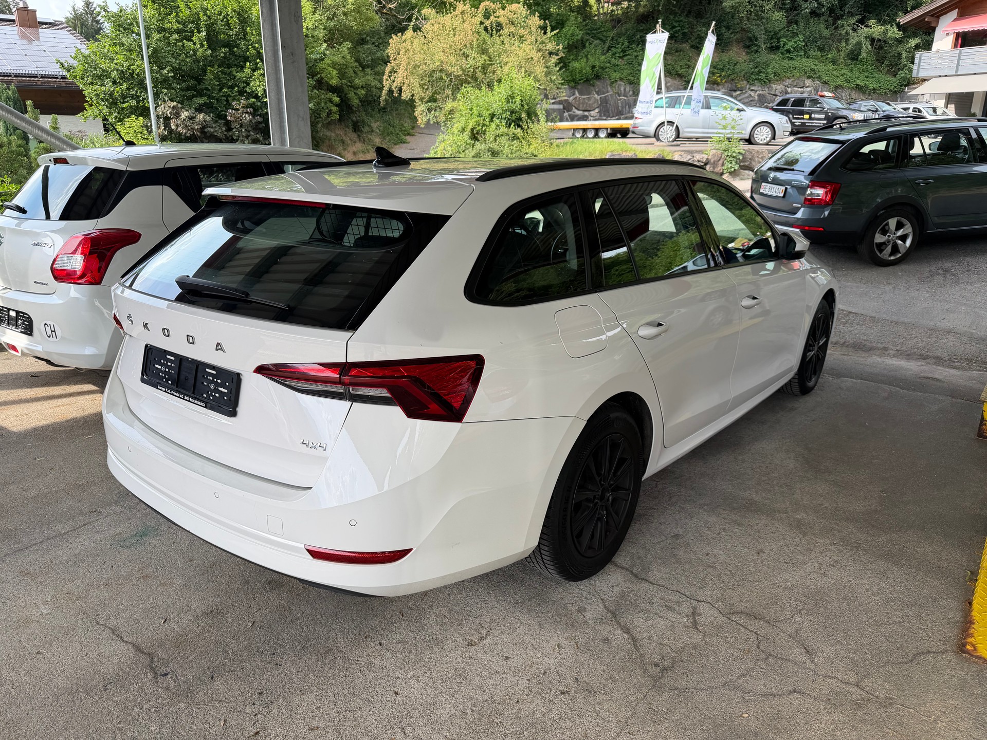 SKODA Octavia Combi 2.0 TDI DSG Ambition 4x4-image-2