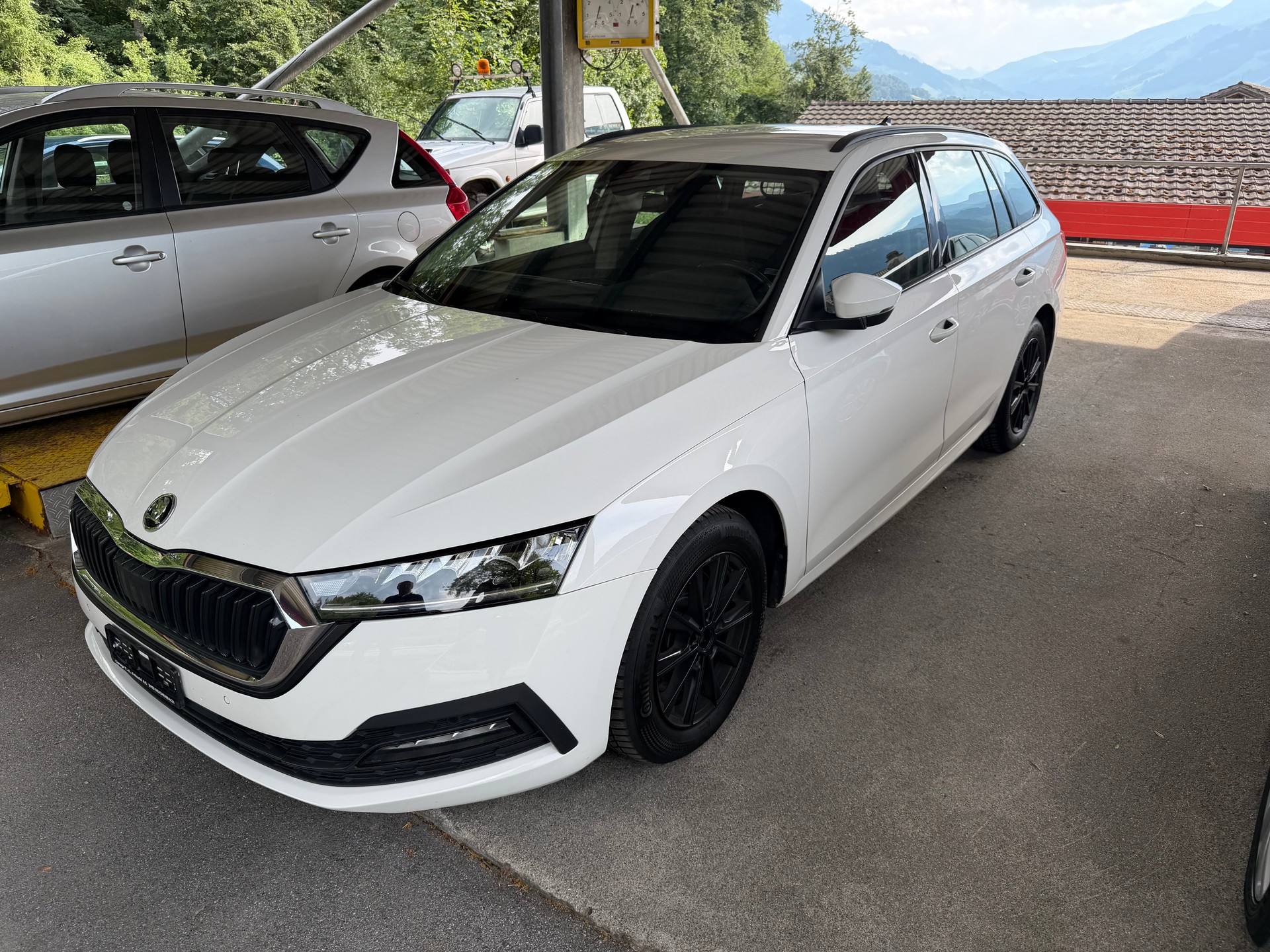 SKODA Octavia Combi 2.0 TDI DSG Ambition 4x4-image-0