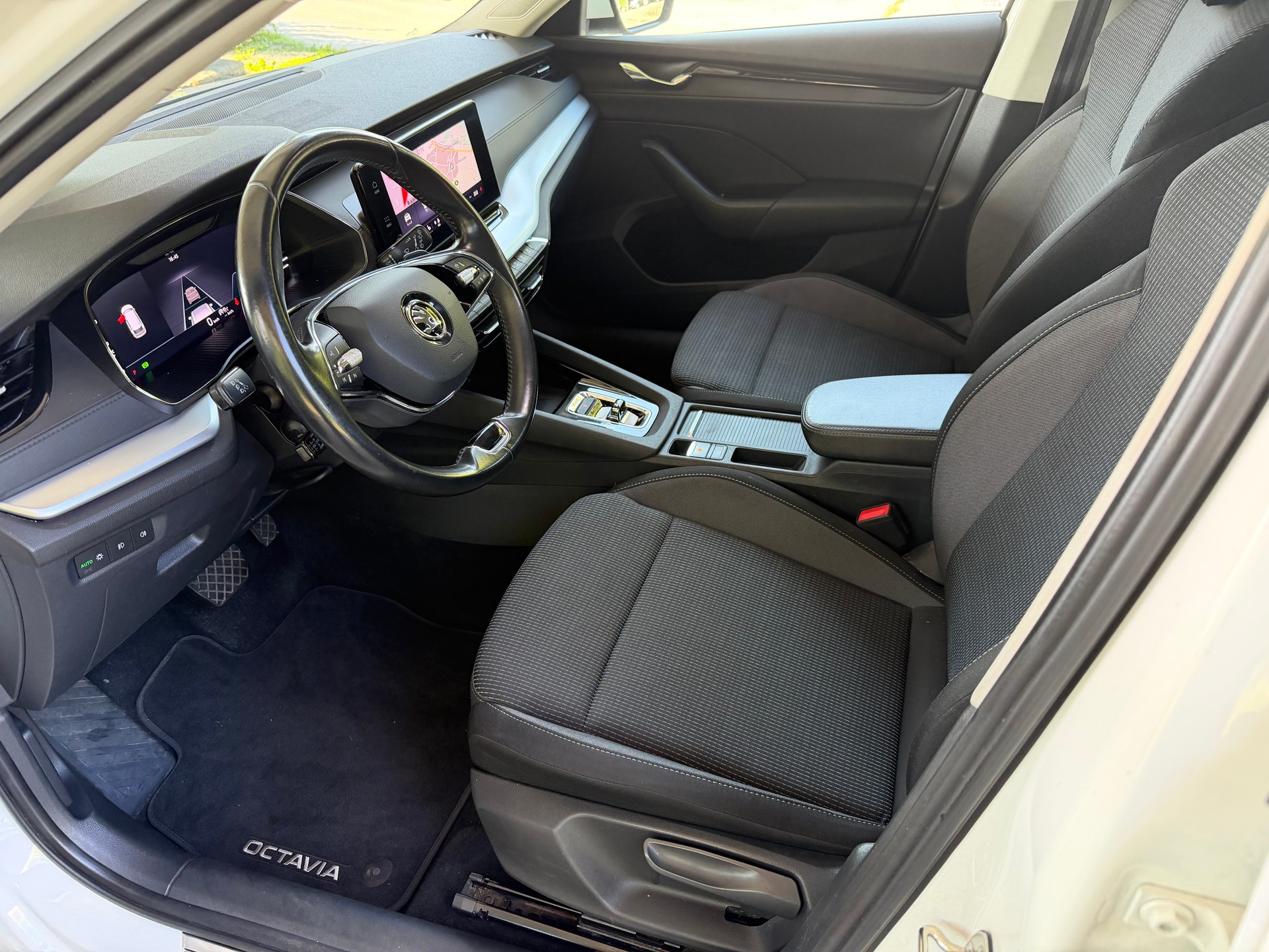 SKODA Octavia Combi 2.0 TDI DSG Ambition 4x4-image-7
