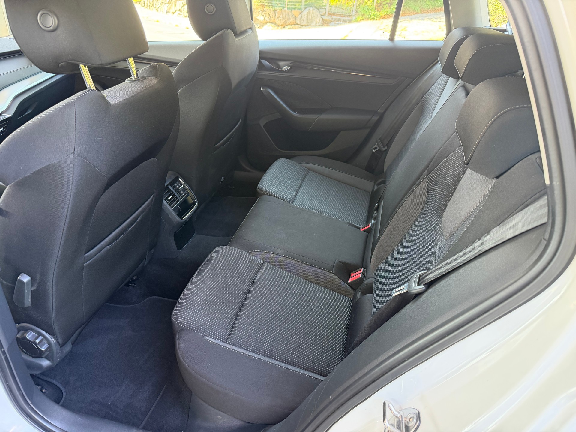 SKODA Octavia Combi 2.0 TDI DSG Ambition 4x4-image-8