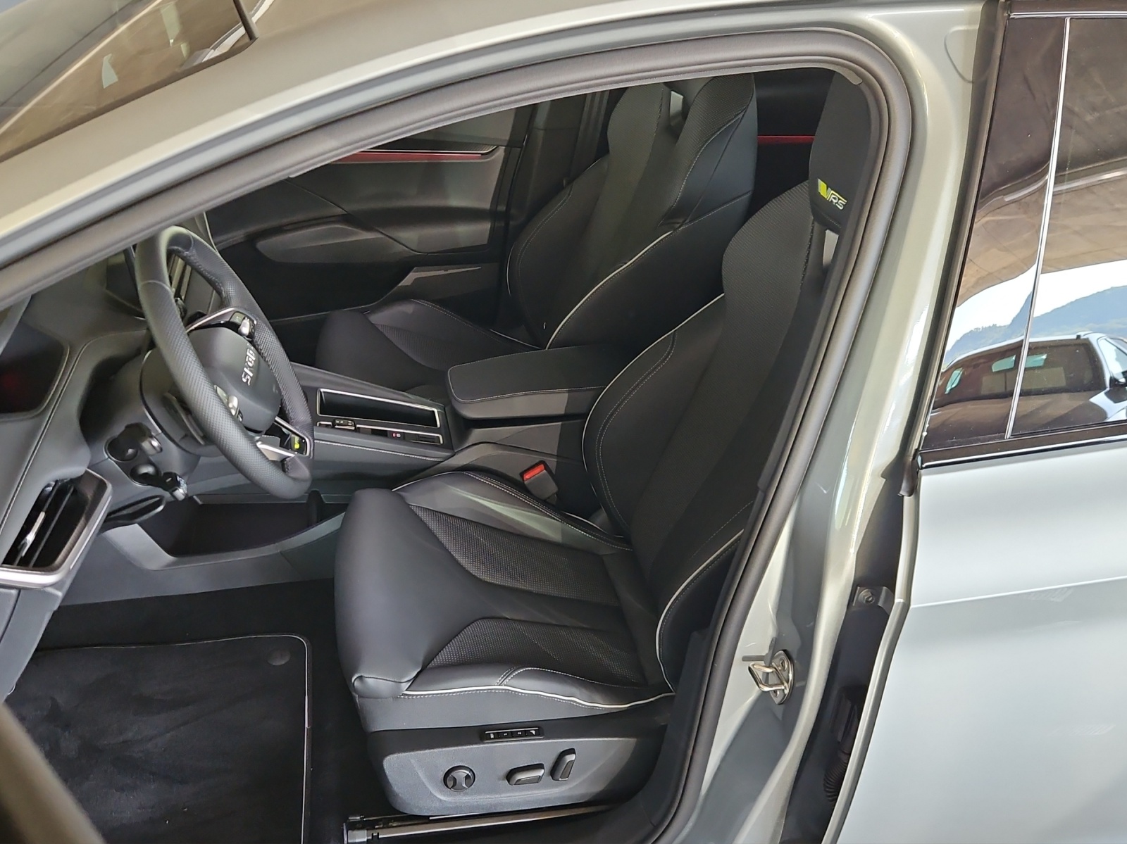 SKODA Enyaq 4x4 RS-image-8