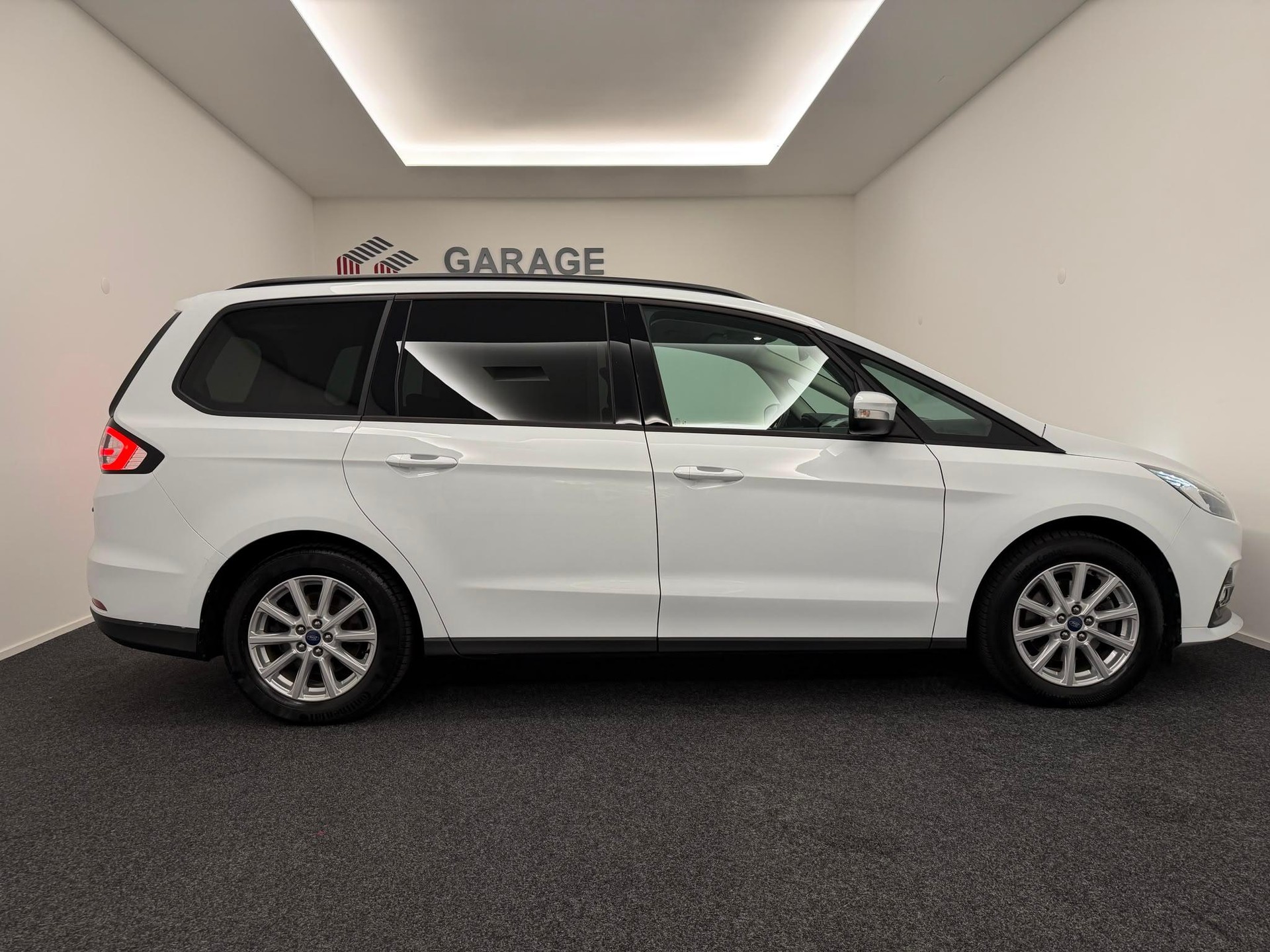 FORD Galaxy 2.5 Hybrid Trend 7P-image-3