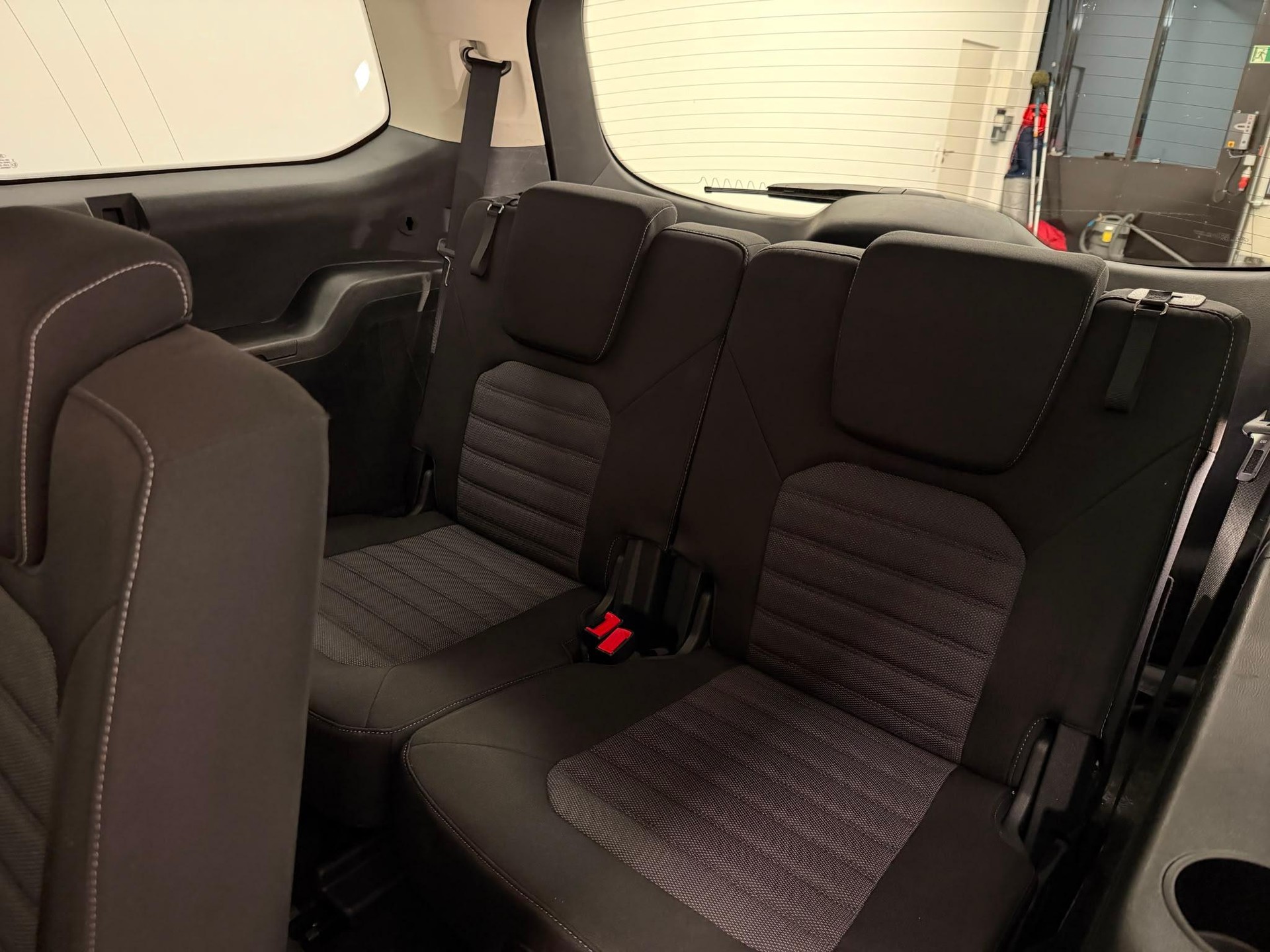 FORD Galaxy 2.5 Hybrid Trend 7P-image-12