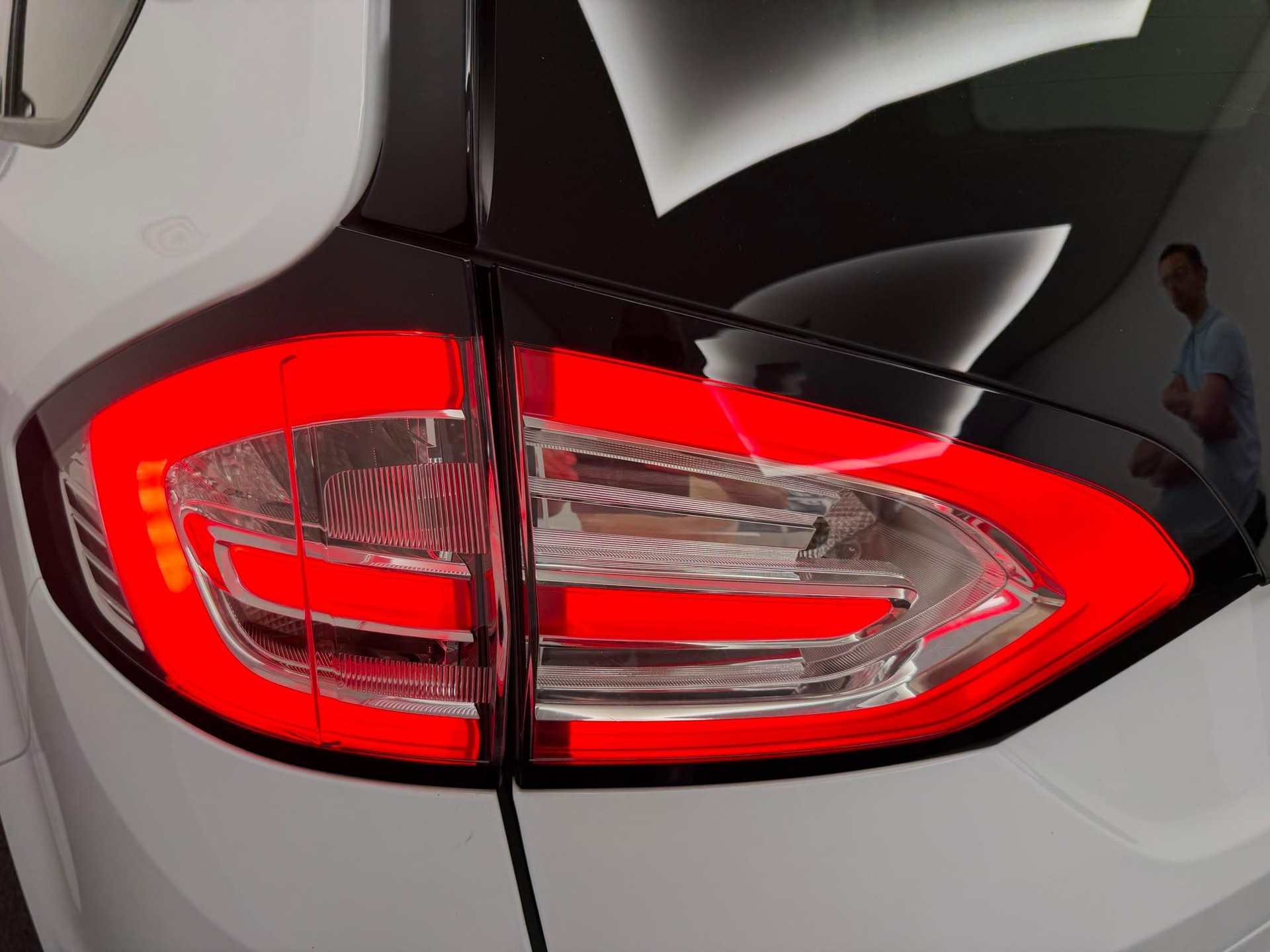 FORD Galaxy 2.5 Hybrid Trend 7P-image-8