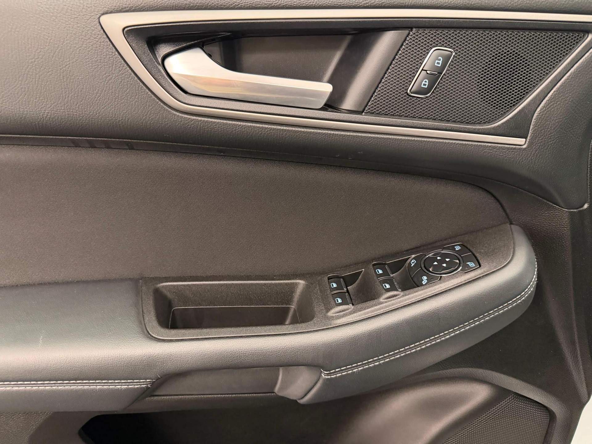 FORD Galaxy 2.5 Hybrid Trend 7P-image-15