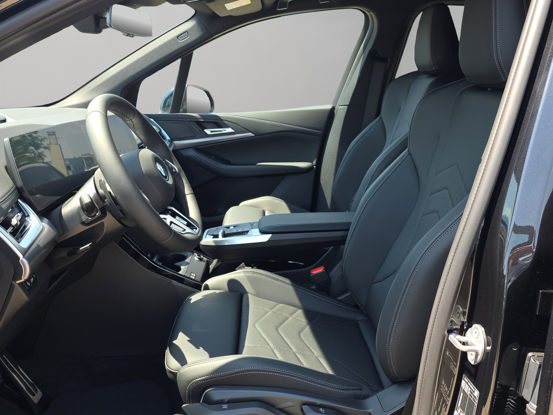 BMW 225e xDrive Active Tourer-image-8