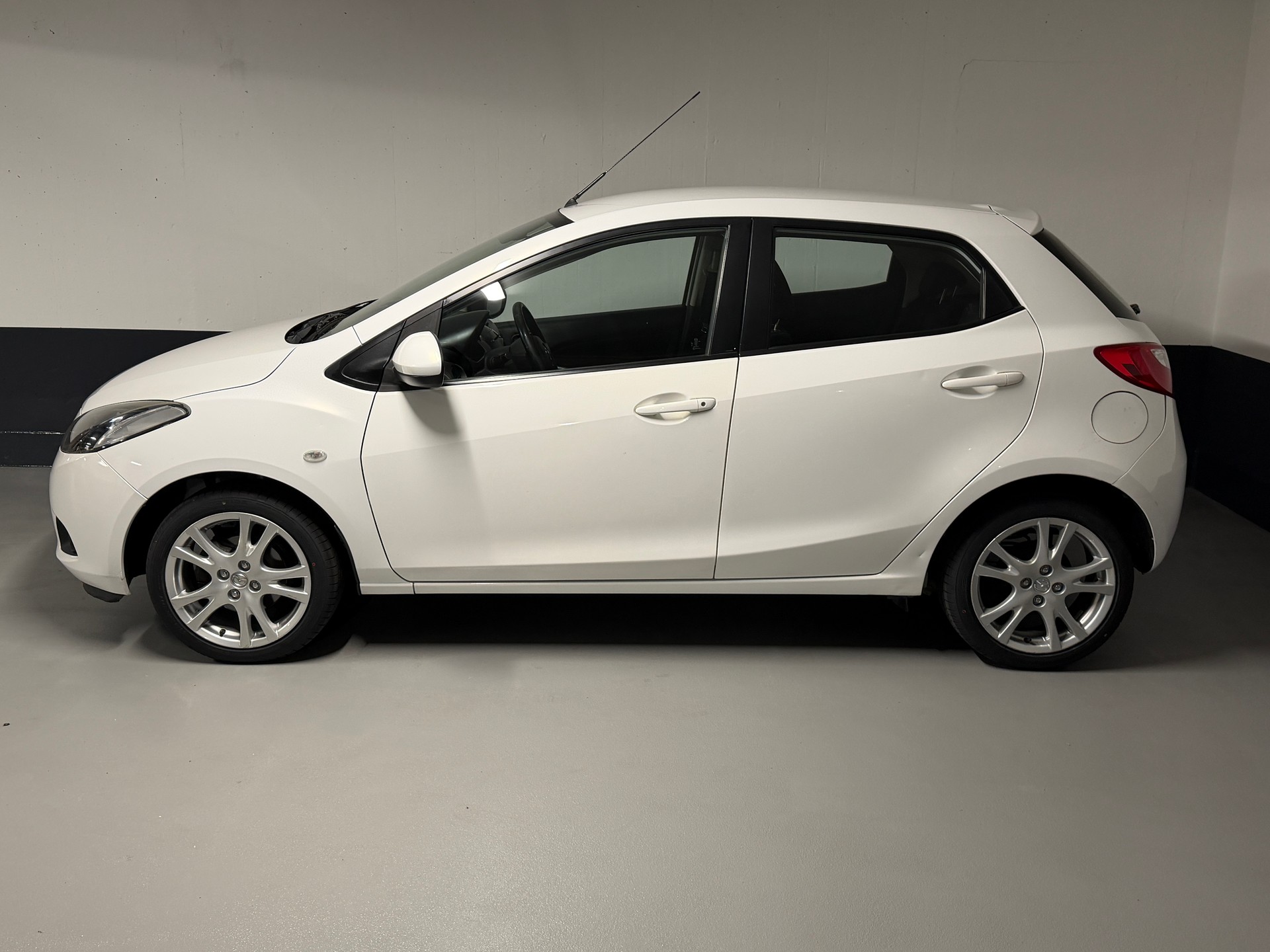 MAZDA 2 1.3i 16V Exclusive-image-2