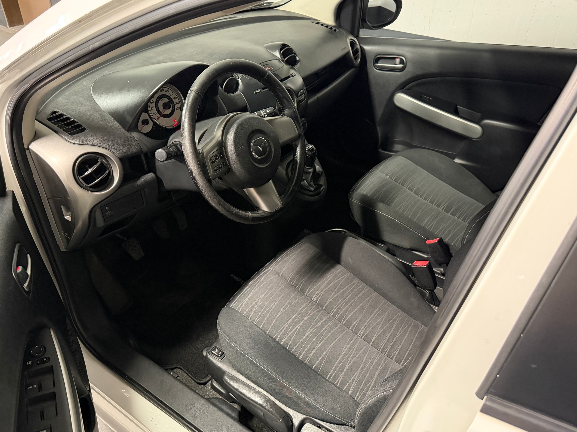 MAZDA 2 1.3i 16V Exclusive-image-7