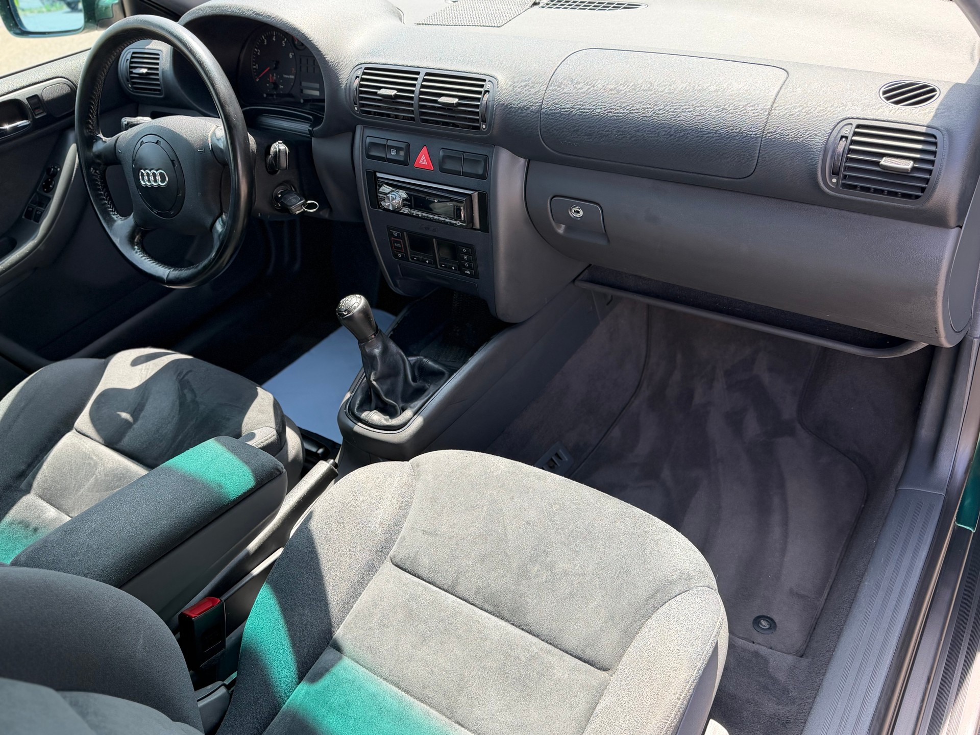 AUDI A3 1.6 Ambition-image-11