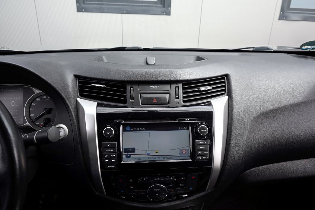 NISSAN Navara Double Cab N-Guard 2.3 dCi 4WD Automatic-image-10