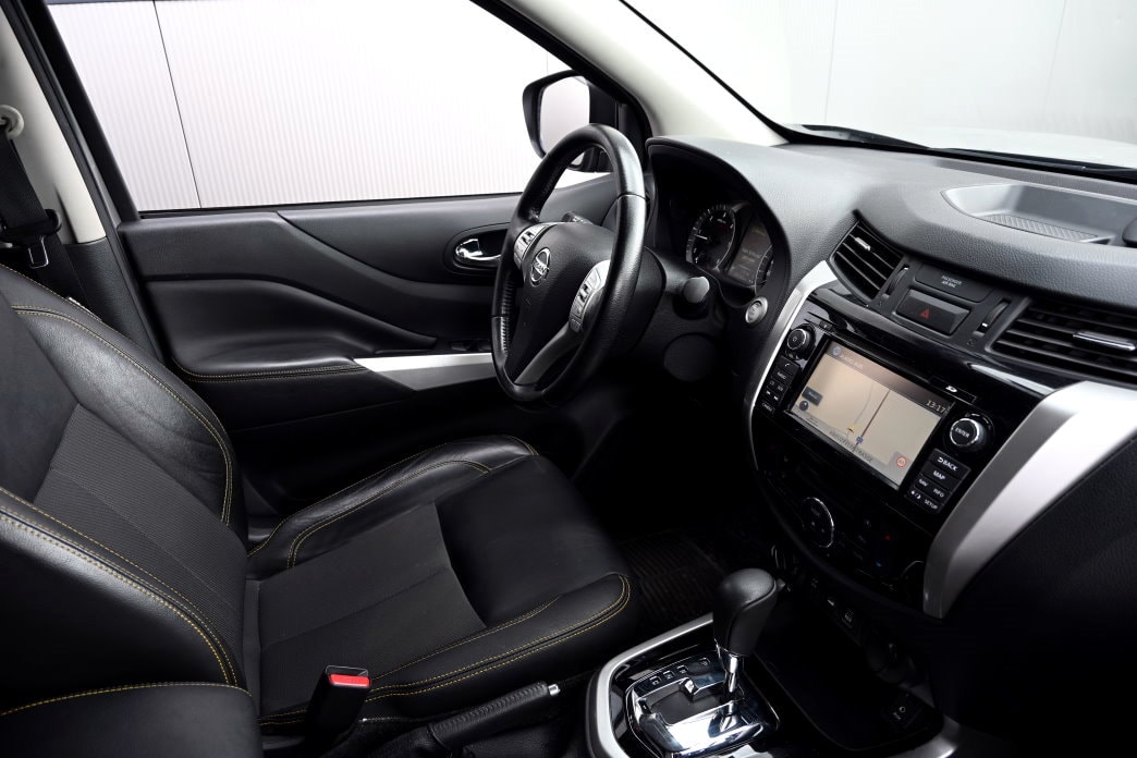 NISSAN Navara Double Cab N-Guard 2.3 dCi 4WD Automatic-image-6