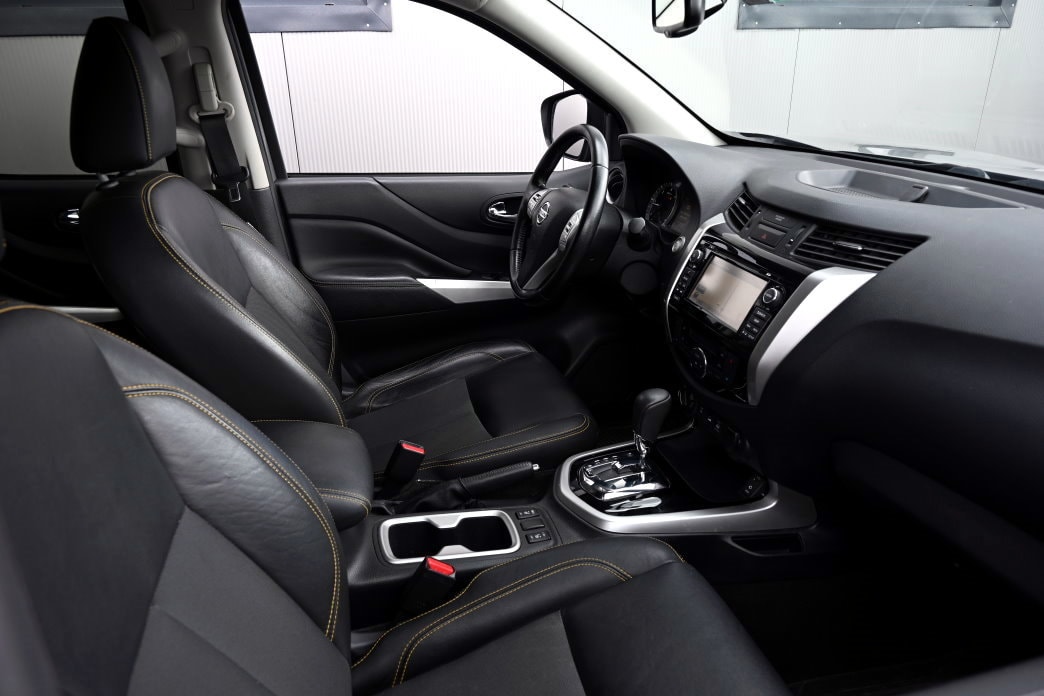 NISSAN Navara Double Cab N-Guard 2.3 dCi 4WD Automatic-image-4