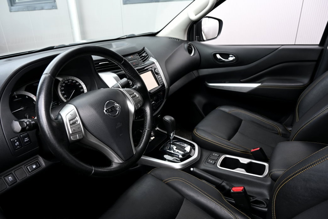 NISSAN Navara Double Cab N-Guard 2.3 dCi 4WD Automatic-image-8