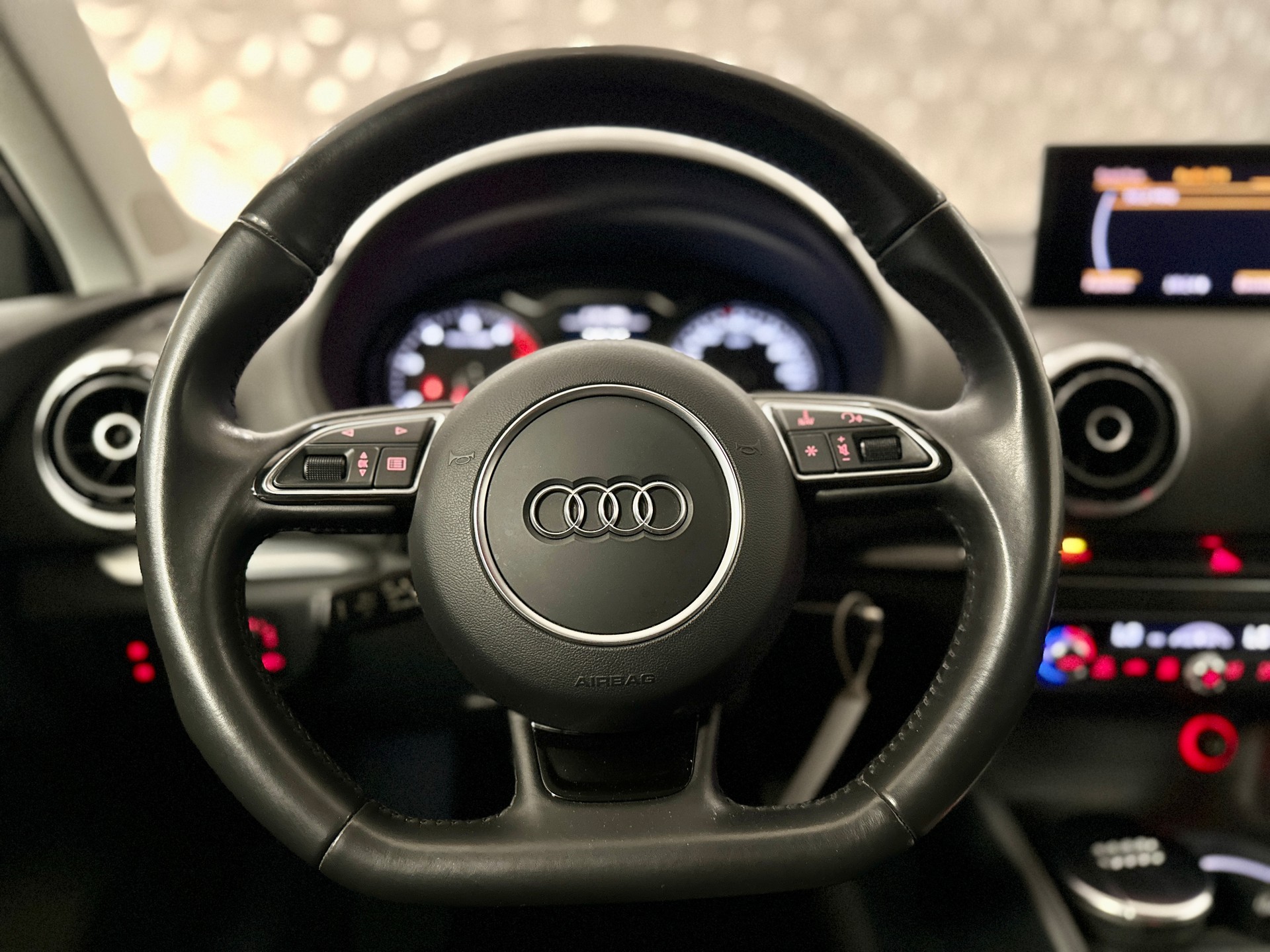 AUDI A3 Sportback 1.4 TFSI Ambition S-tronic-image-18