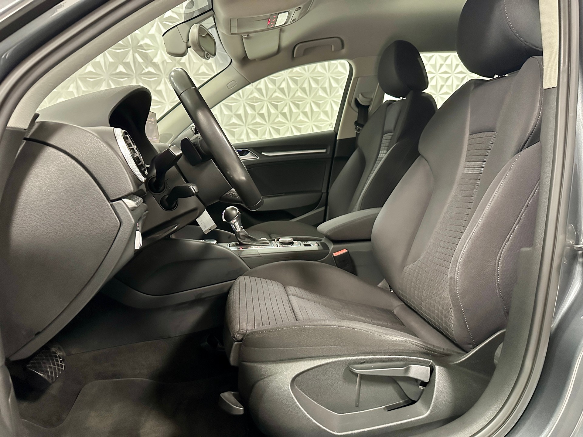AUDI A3 Sportback 1.4 TFSI Ambition S-tronic-image-11