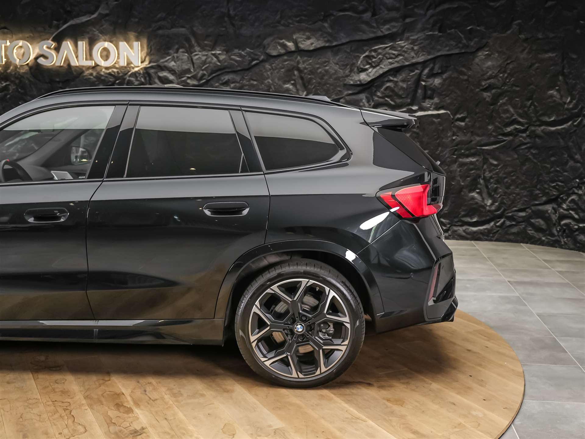 BMW X1 xDrive M35i *Panorama*El. Sitze mit Memory*Head Up Display*-image-19