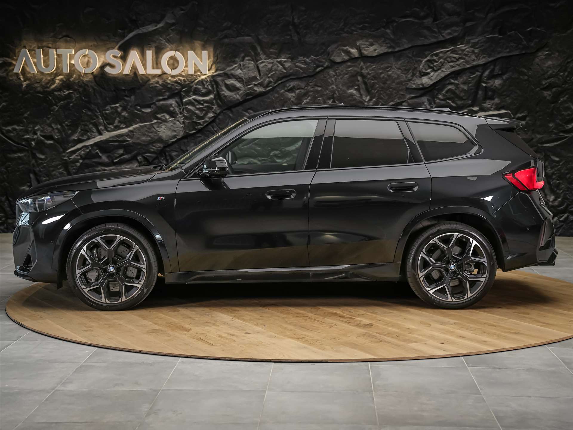 BMW X1 xDrive M35i *Panorama*El. Sitze mit Memory*Head Up Display*-image-2