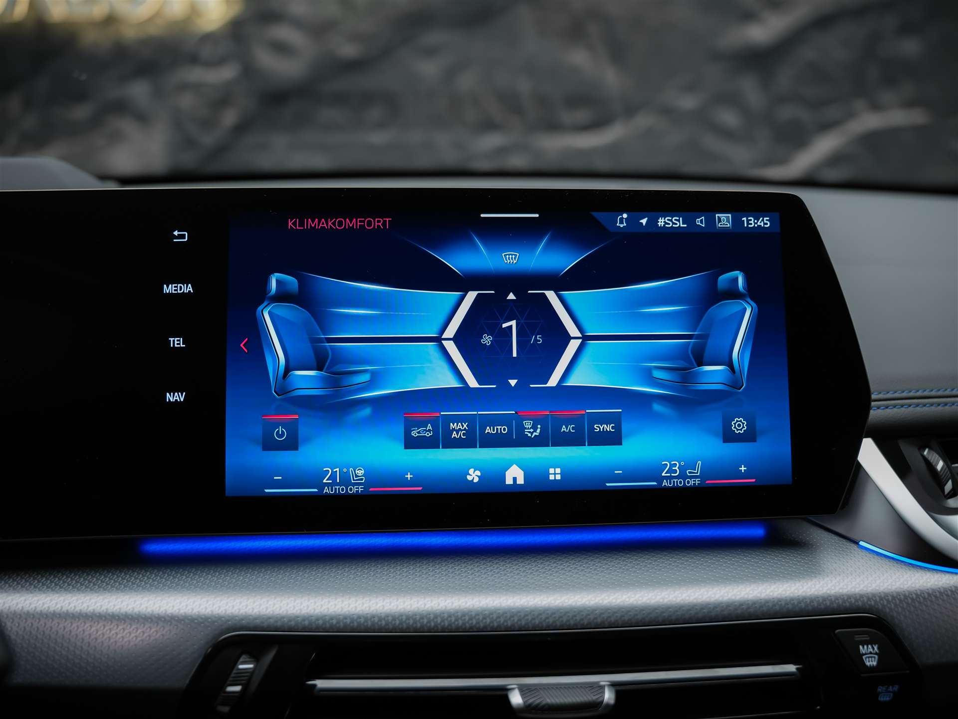 BMW X1 xDrive M35i *Panorama*El. Sitze mit Memory*Head Up Display*-image-33