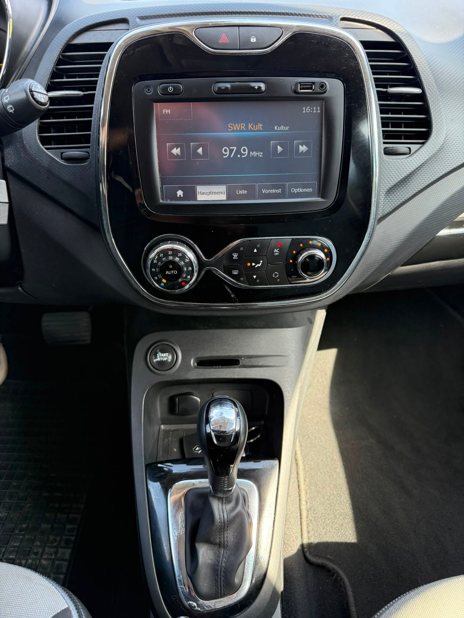 RENAULT Captur 1.2 T Helly Hansen EDC-image-11