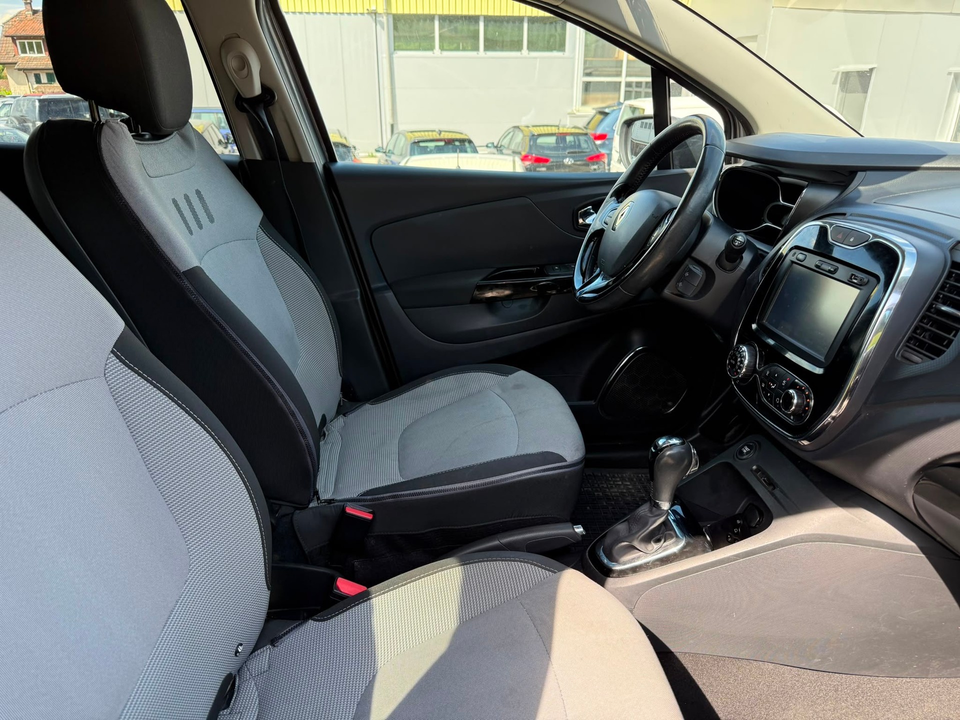 RENAULT Captur 1.2 T Helly Hansen EDC-image-9