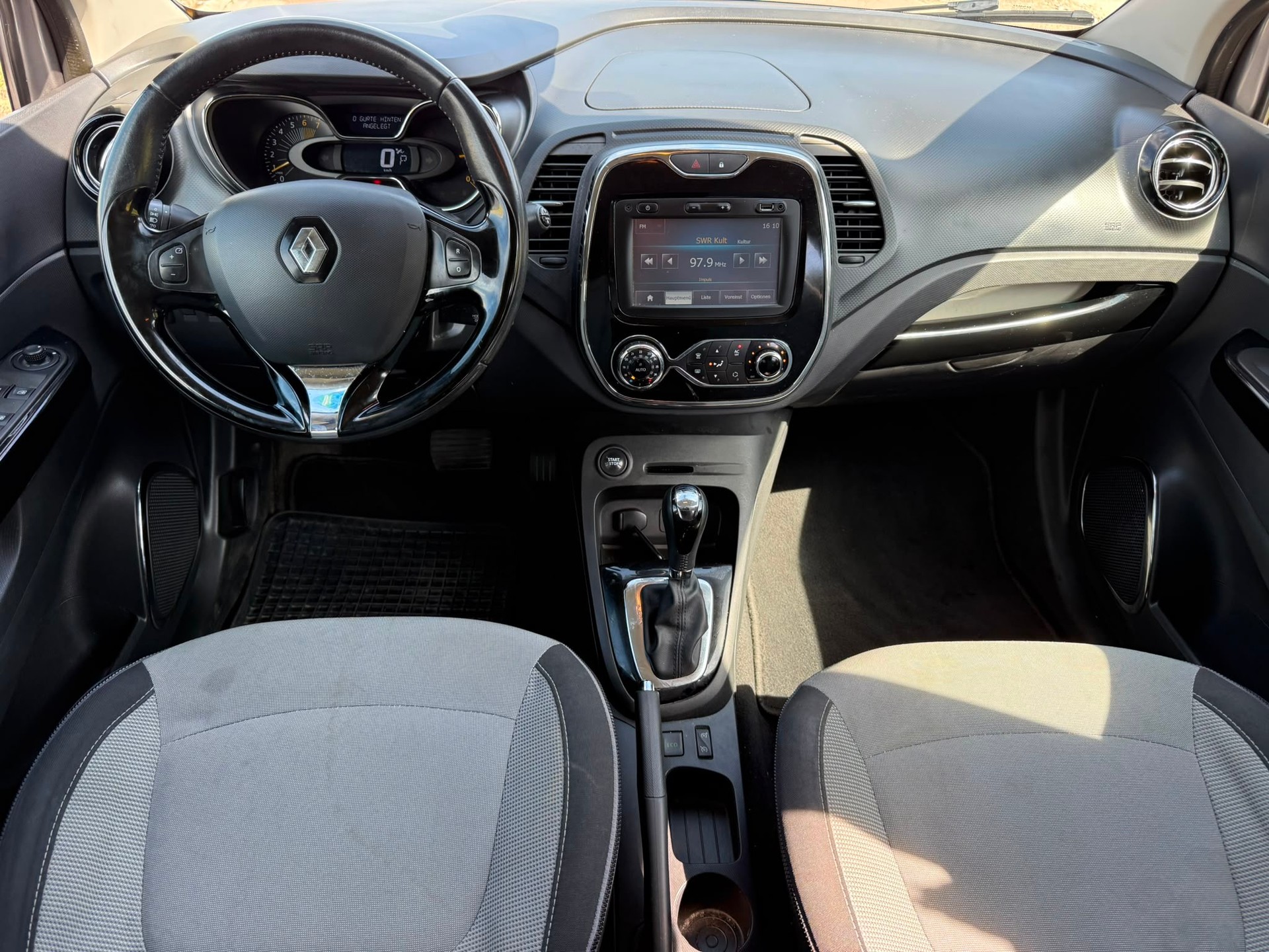 RENAULT Captur 1.2 T Helly Hansen EDC-image-6