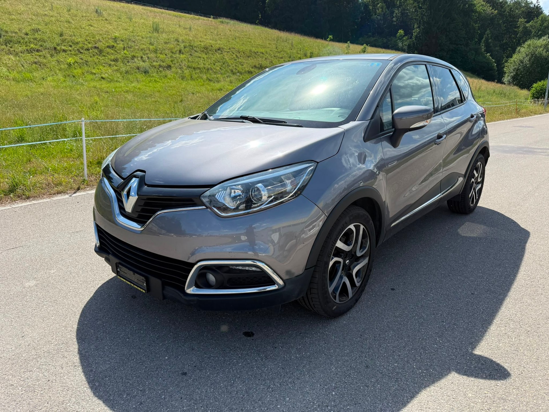 RENAULT Captur 1.2 T Helly Hansen EDC-image-1
