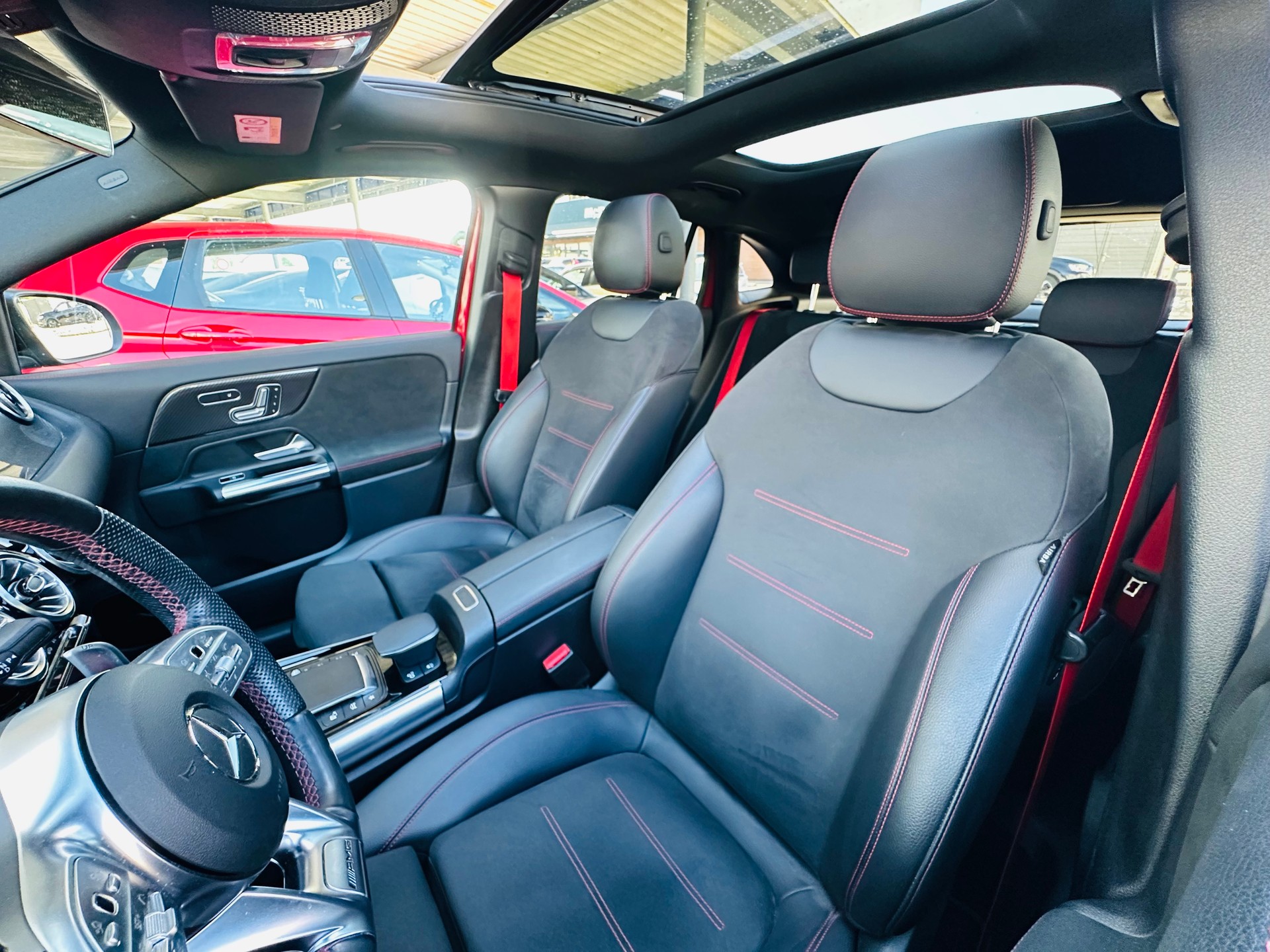 MERCEDES-BENZ GLA 35 AMG 4Matic 8G-Speedshift DCT-image-14