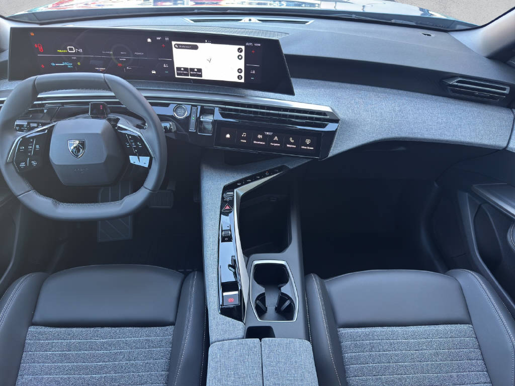 PEUGEOT 5008 e-Allure Premium AWD-image-13
