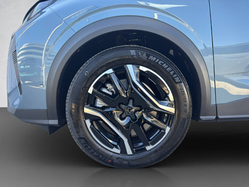 PEUGEOT 5008 e-Allure Premium AWD-image-6