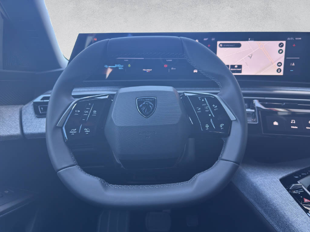 PEUGEOT 5008 e-Allure Premium AWD-image-11