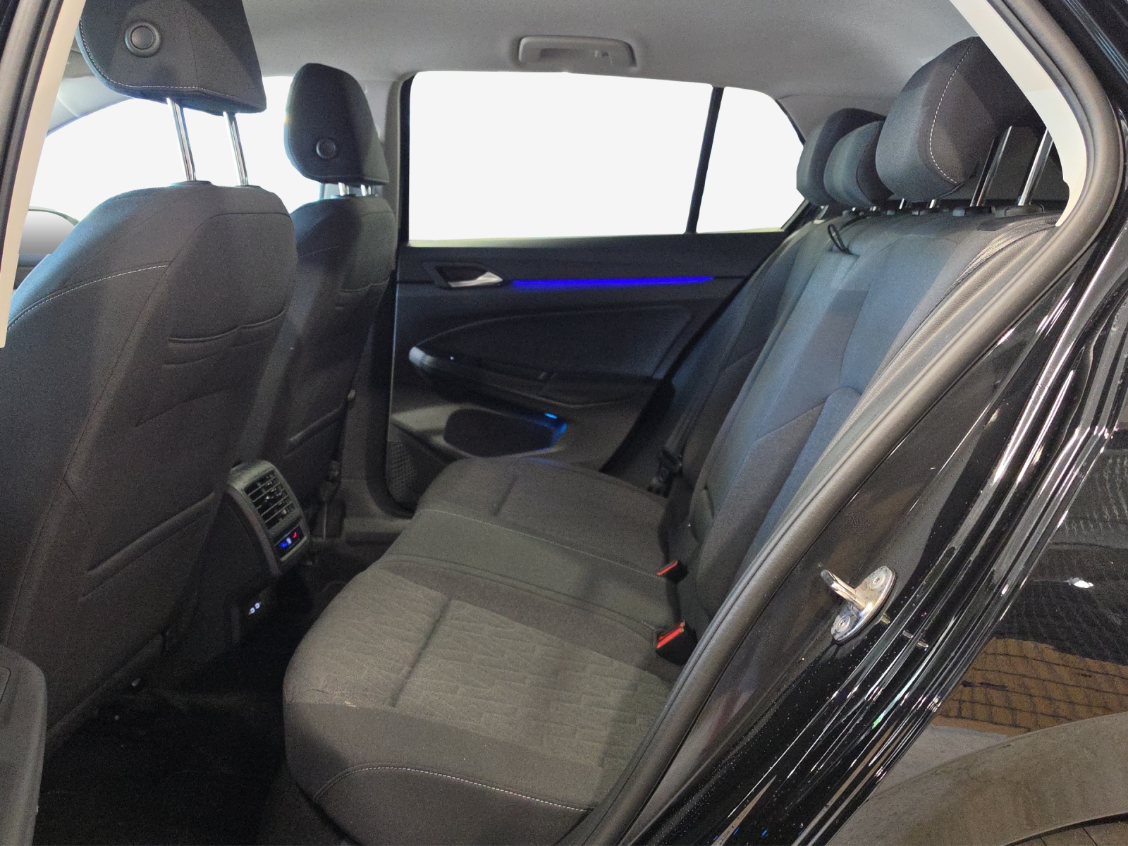 VW Golf 1.5 e TSI mHEV Life DSG-image-11