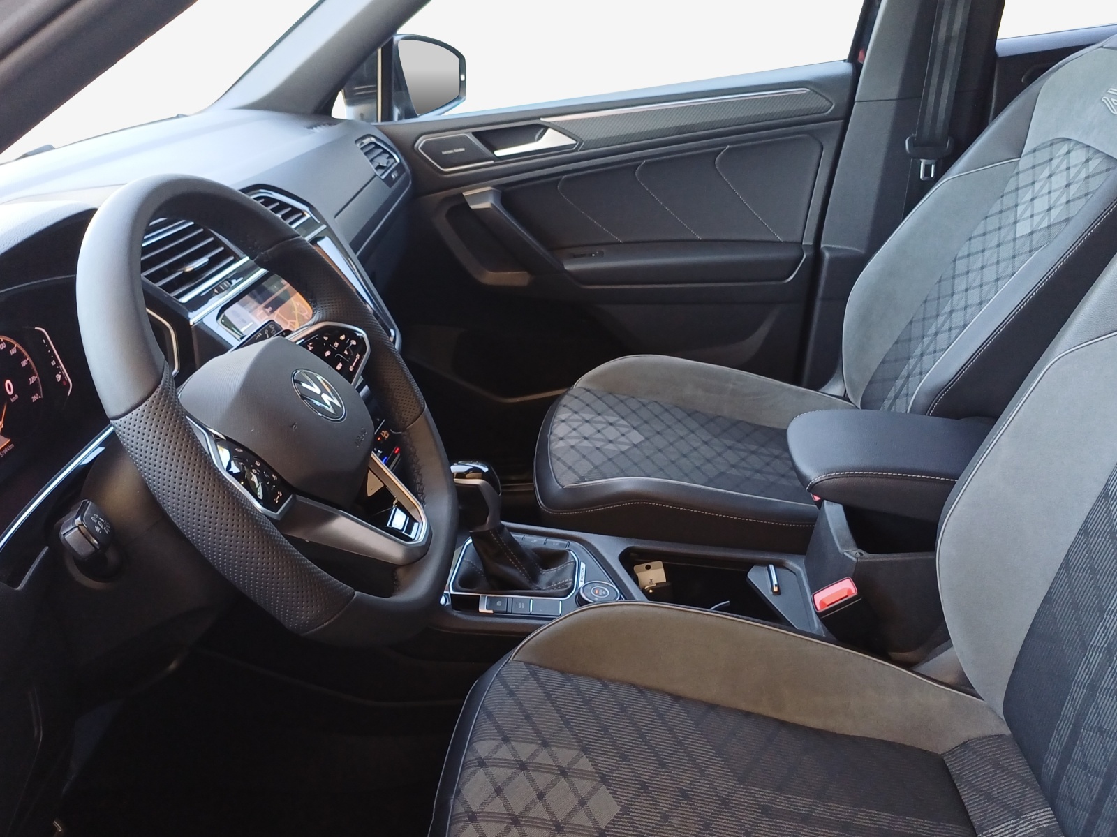 VW Tiguan Allspace 2.0TSI R-Line 4Motion DSG-image-7