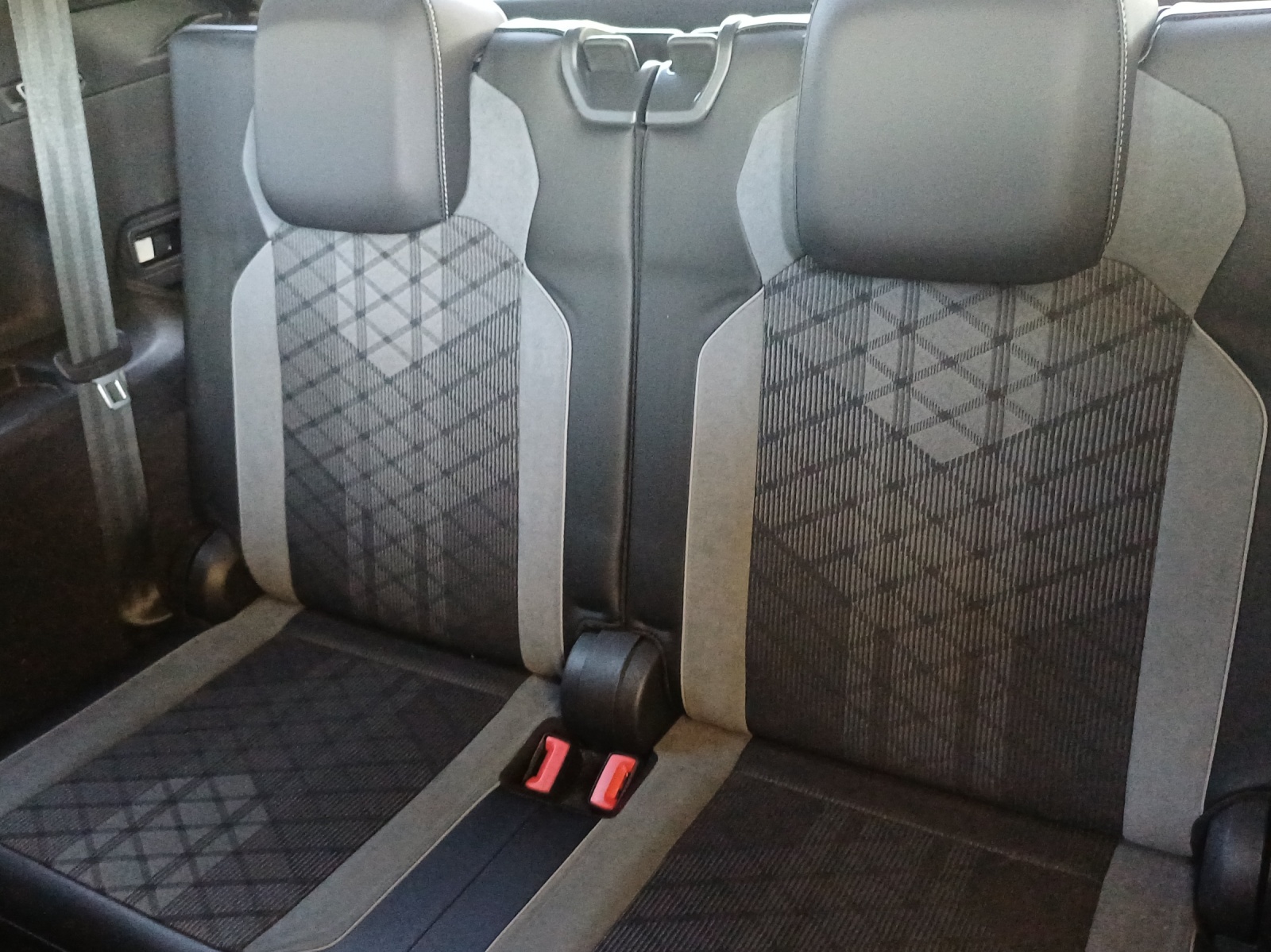 VW Tiguan Allspace 2.0TSI R-Line 4Motion DSG-image-14