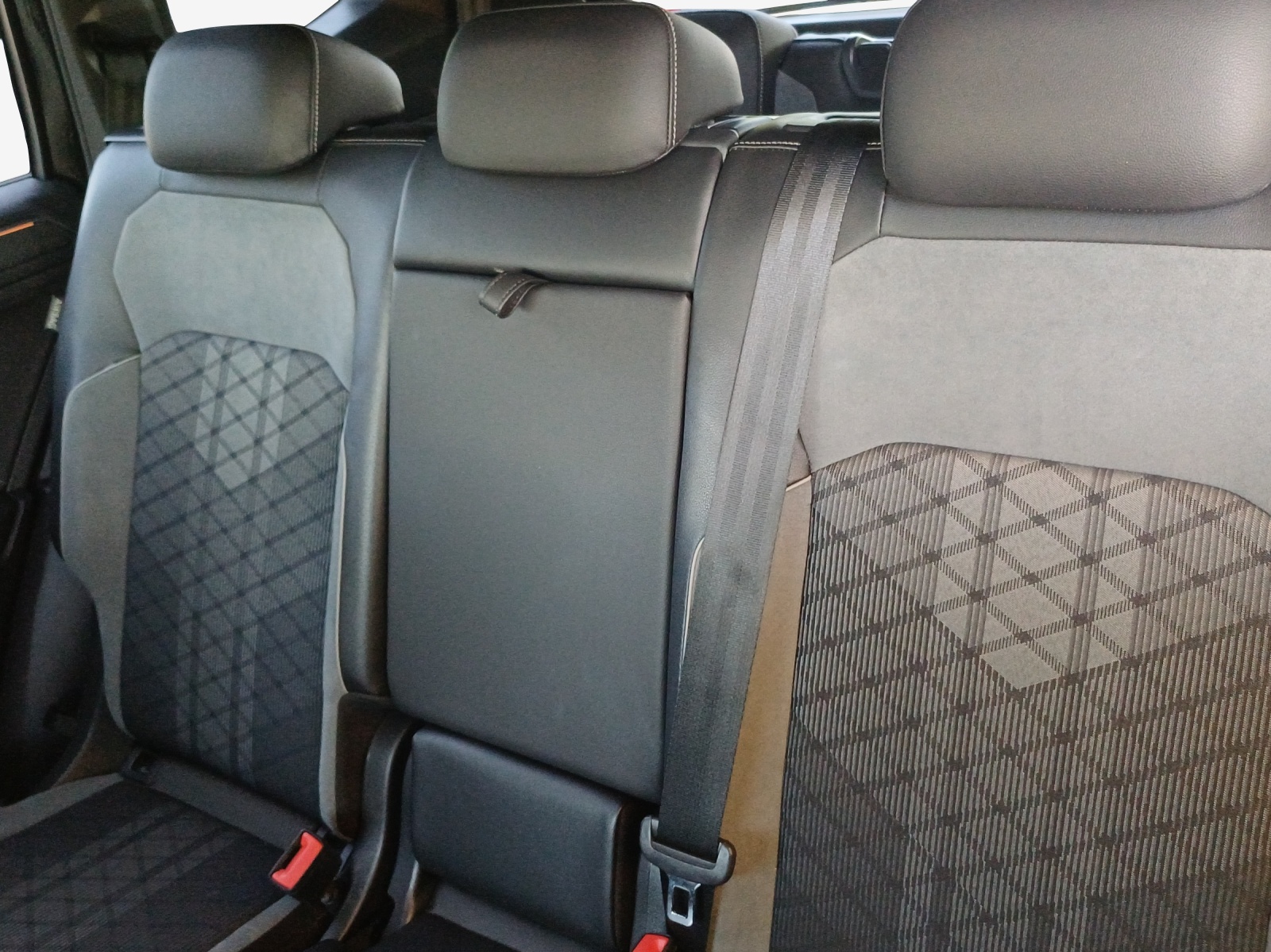 VW Tiguan Allspace 2.0TSI R-Line 4Motion DSG-image-11