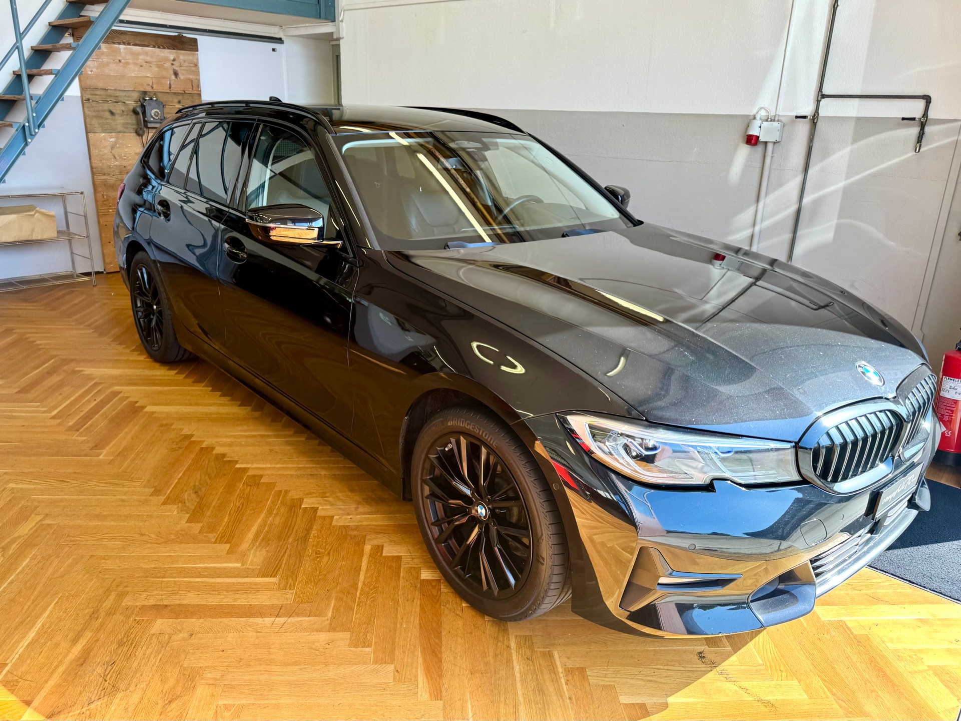 BMW 320d xDrive Touring Sport Line Steptronic-showroom-element-1