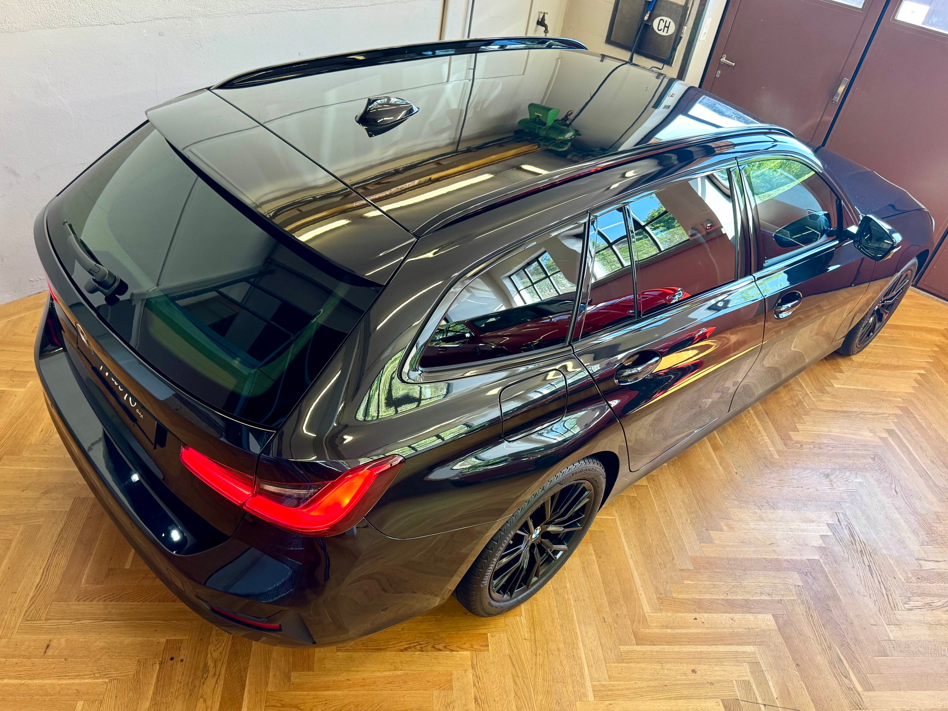 BMW 320d xDrive Touring Sport Line Steptronic-image-9