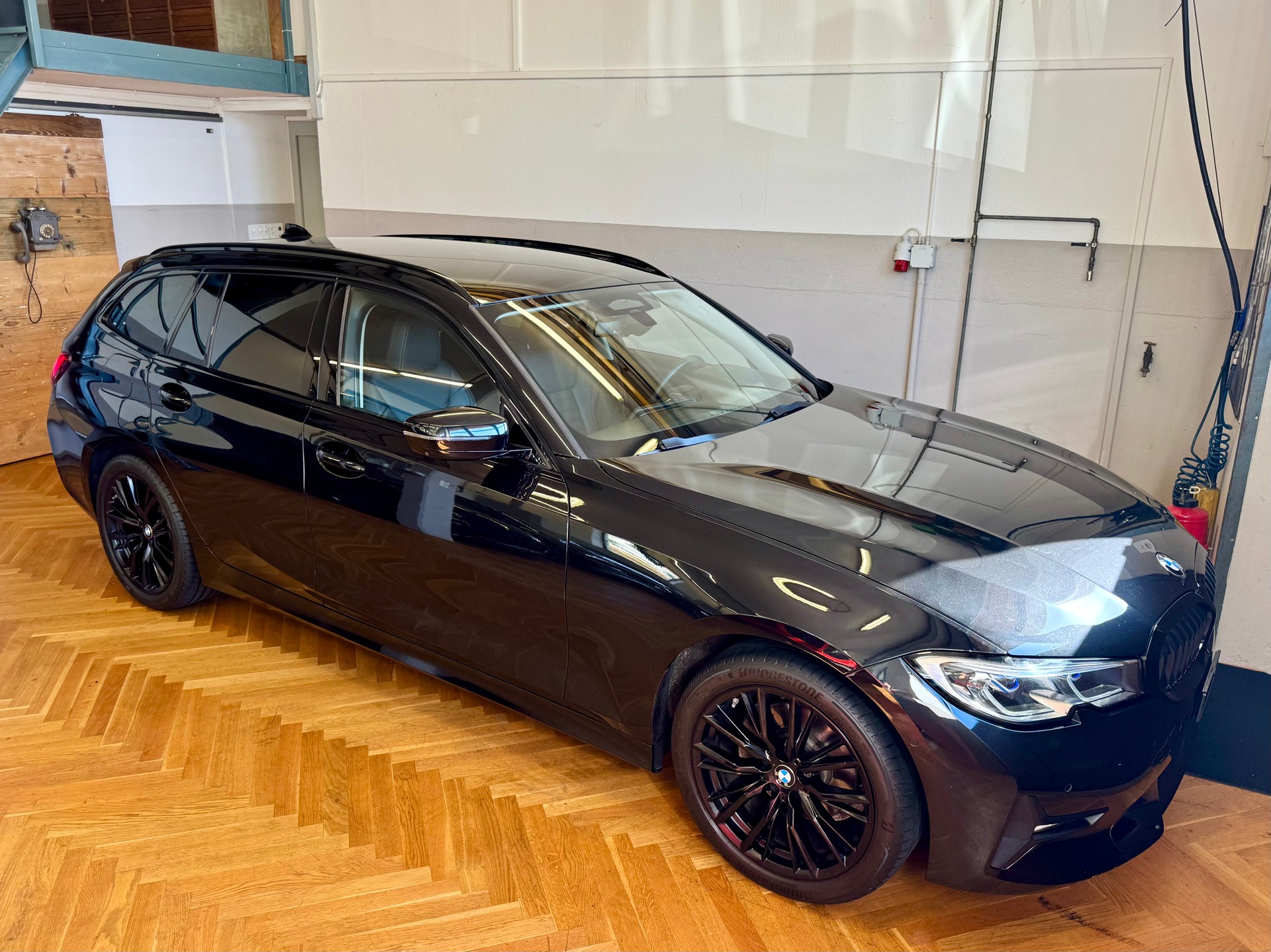 BMW 320d xDrive Touring Sport Line Steptronic-showroom-element-3