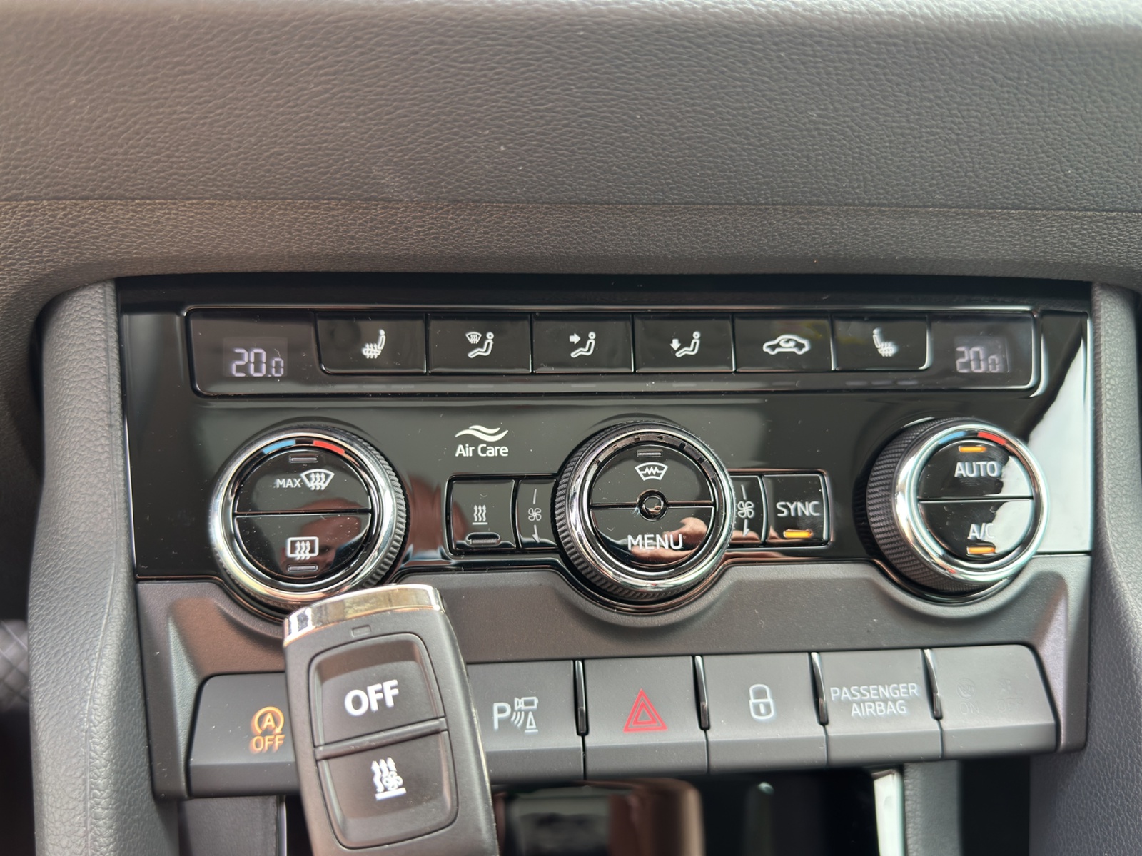 SKODA Karoq 1.5 TSI Dynamic DSG-image-14