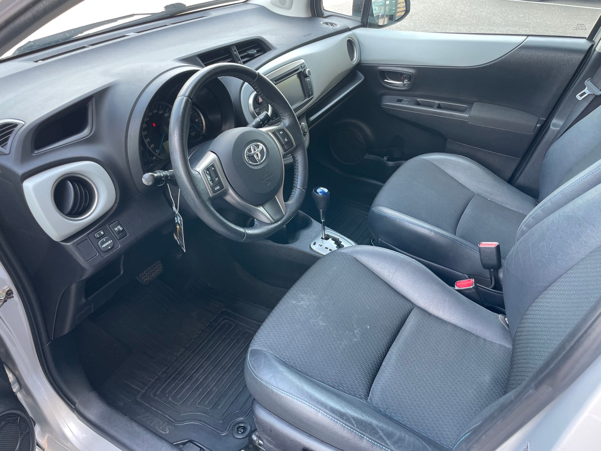 TOYOTA Yaris 1.5 VVT-i Hybrid Sol Premium CVT-image-5