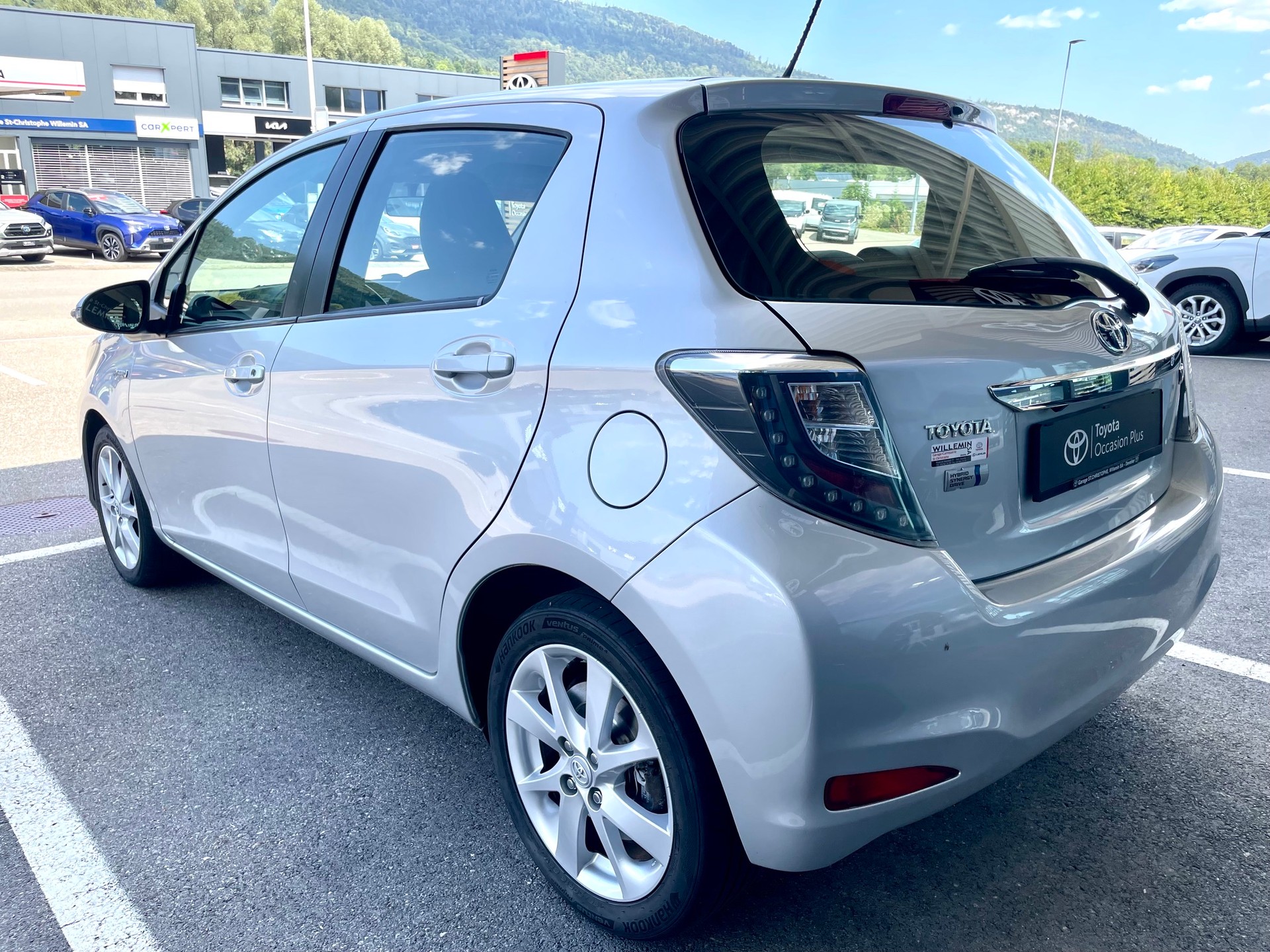 TOYOTA Yaris 1.5 VVT-i Hybrid Sol Premium CVT-image-6
