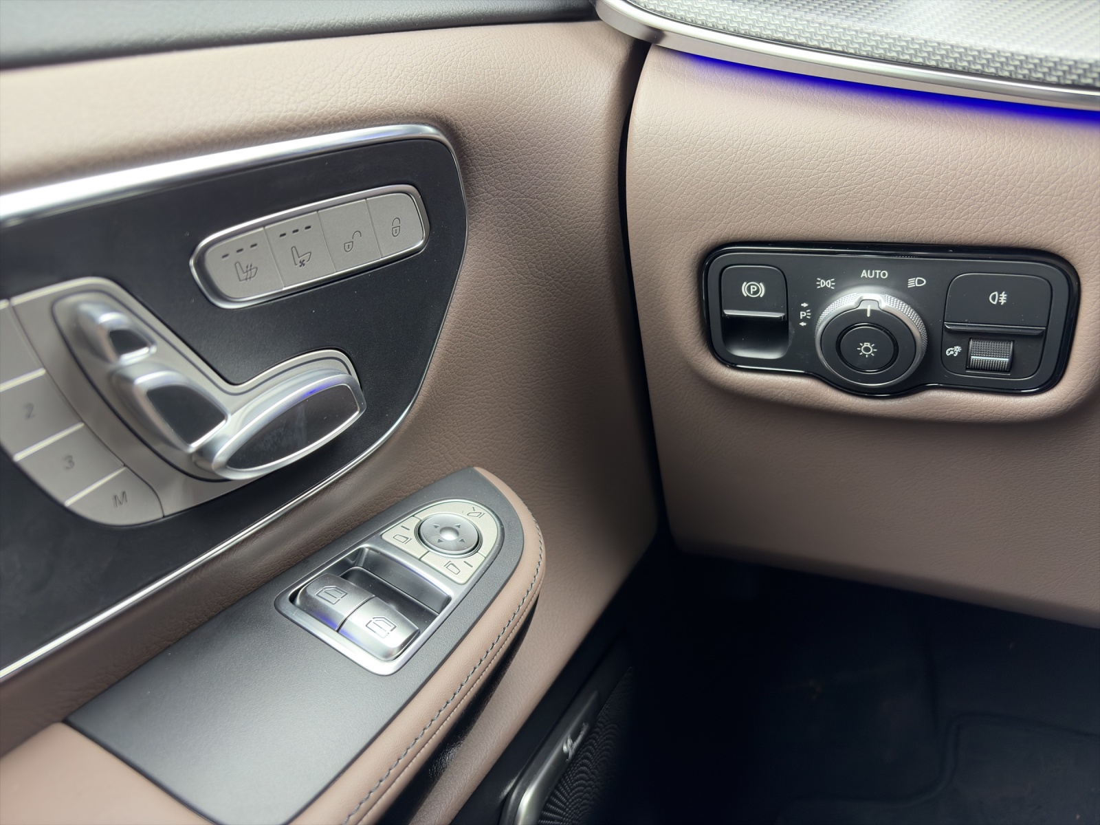 MERCEDES-BENZ V 300 d lang 4Matic Swiss Edition 9G-Tronic-image-11