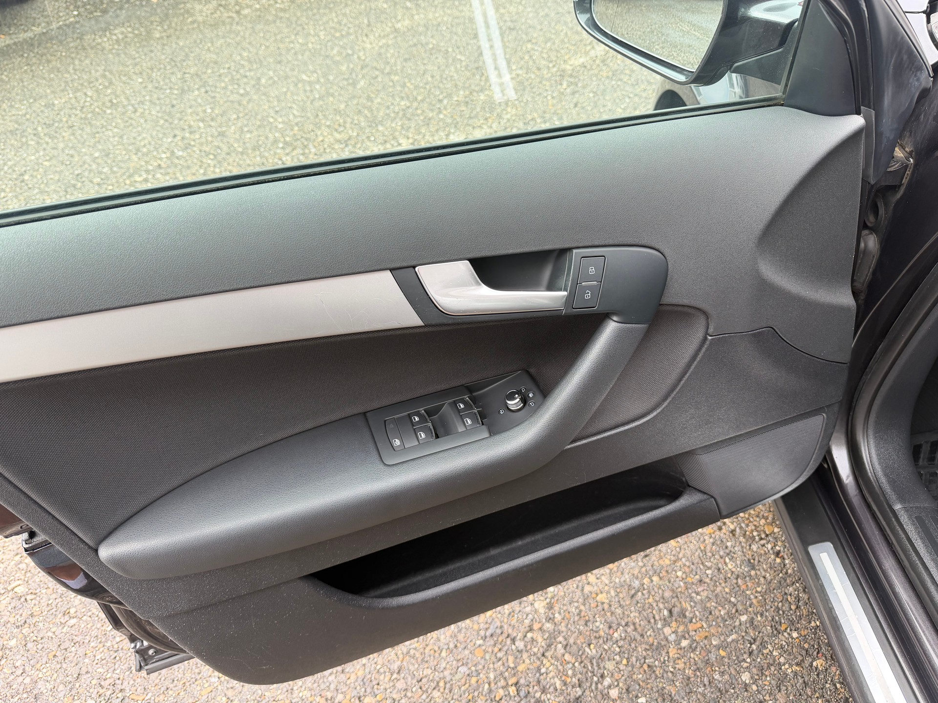 AUDI A3 Sportback 2.0 TFSI Ambition quattro S-tronic-image-5