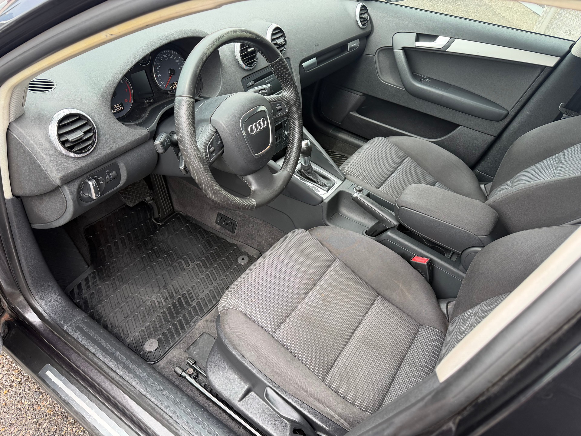 AUDI A3 Sportback 2.0 TFSI Ambition quattro S-tronic-image-4