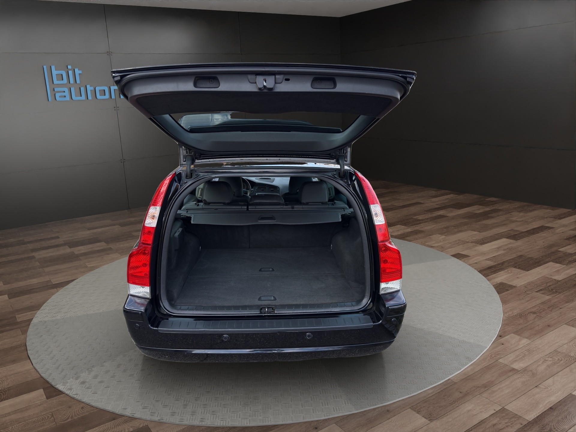 VOLVO V70 2.5T Momentum-image-6