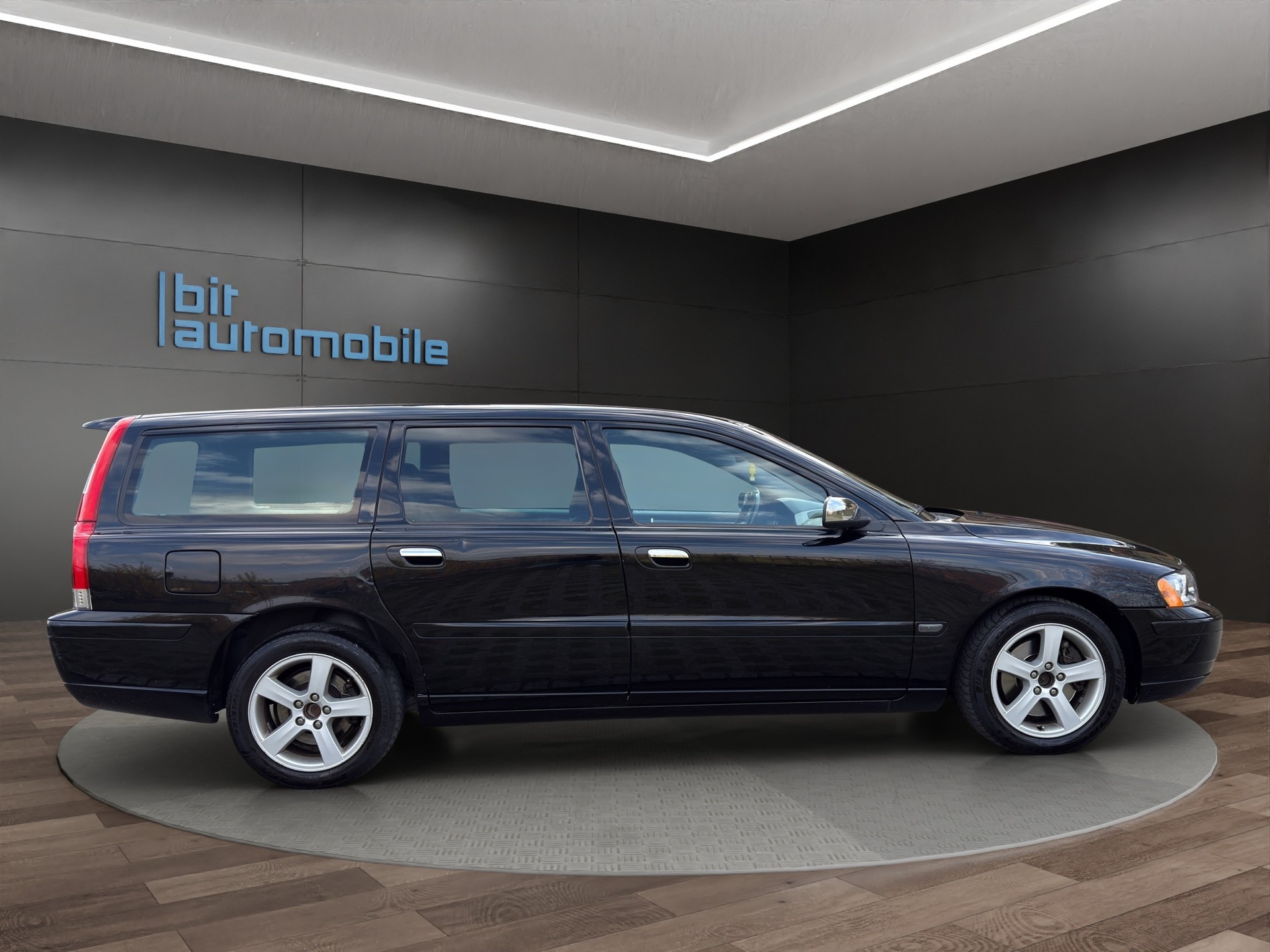 VOLVO V70 2.5T Momentum-image-8